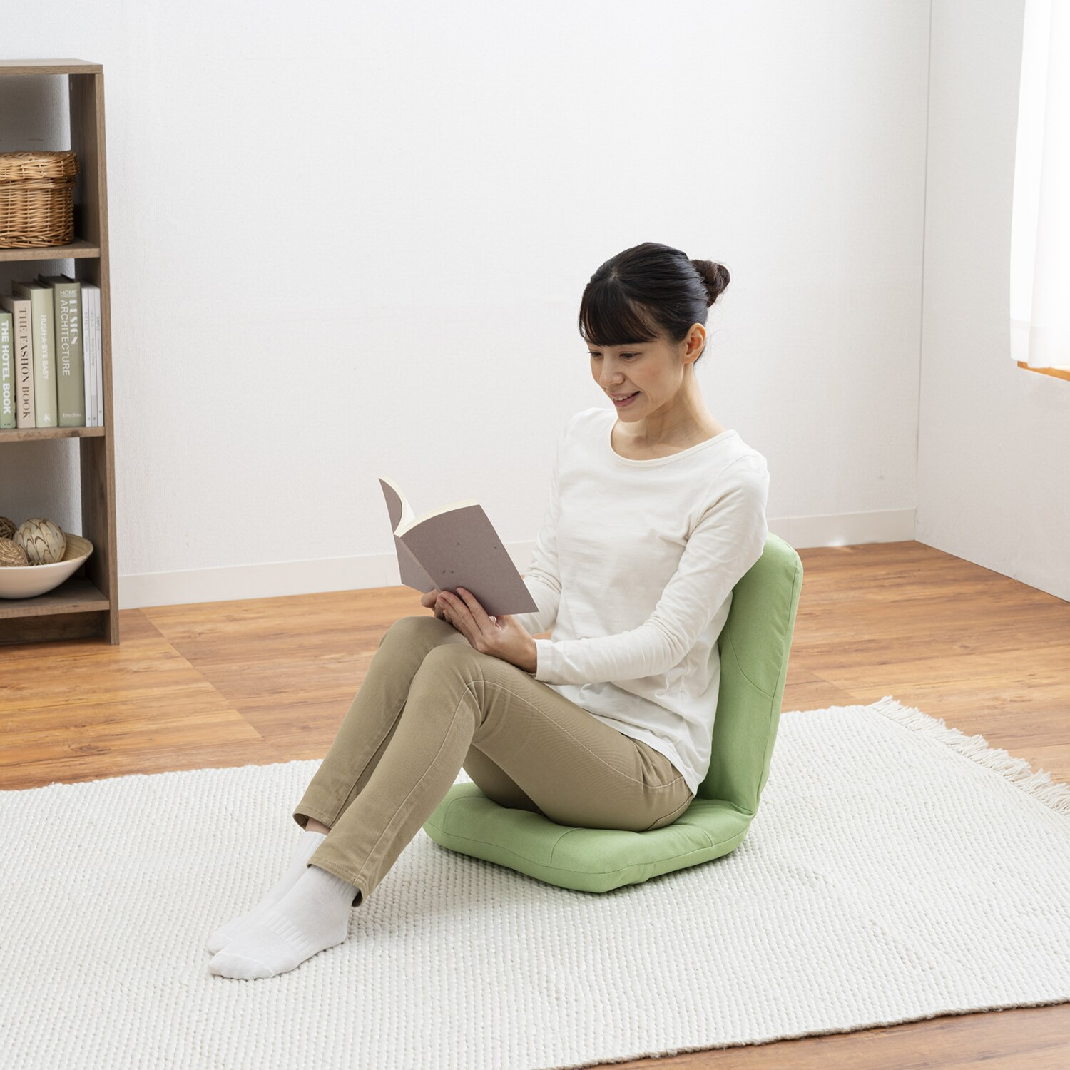 正しい座り姿勢を サポート＆ ６つの突起で 筋肉のコリをほぐす！ からだスッキリ座椅子 ホグレッシュ