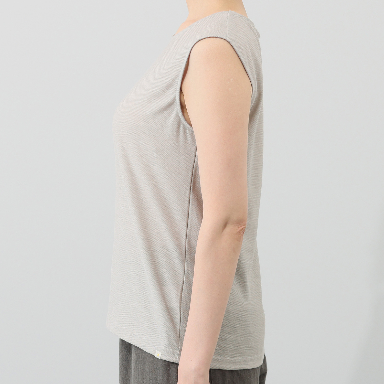 たおやか美 日本製 麻１００％ シルクプロテイン加工 ウォッシャブル ノースリーブプルオーバー