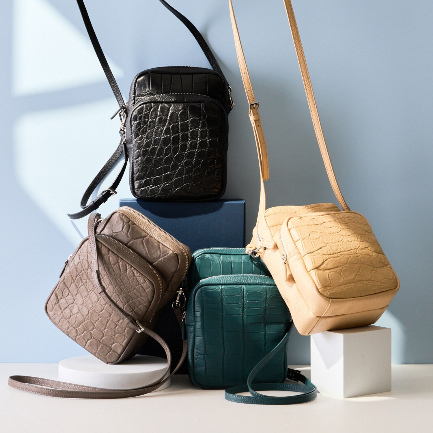 アルムコ マットクロコダイル 縦長ポシェット