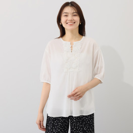 エスポア 綿麻混ボイル 立体レースが華やかな キーネックブラウス