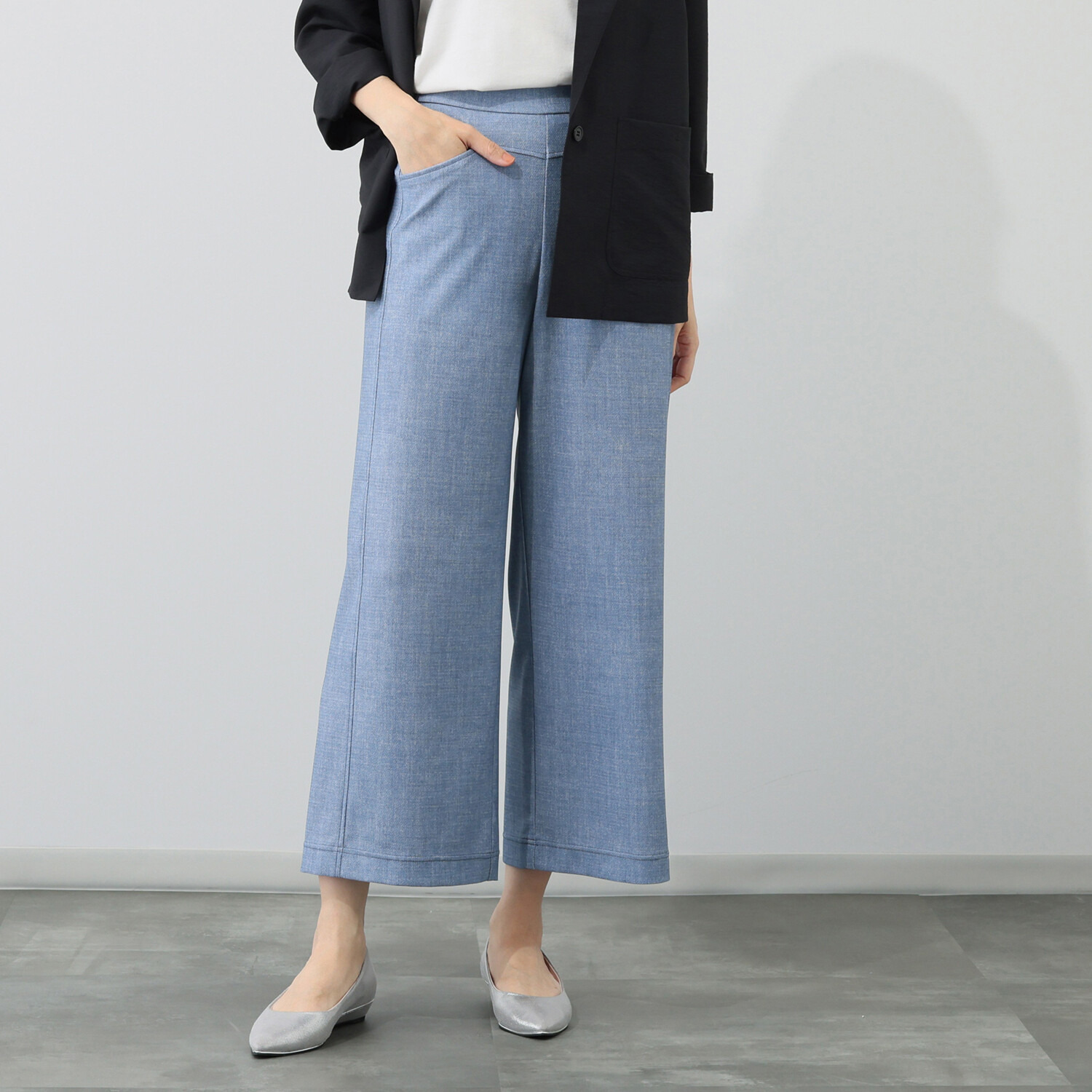 ラ・シュシュ ＵＶカット・吸水速乾 どの方向から見ても 美脚見えの そよ風３Ｄ セミワイドパンツ