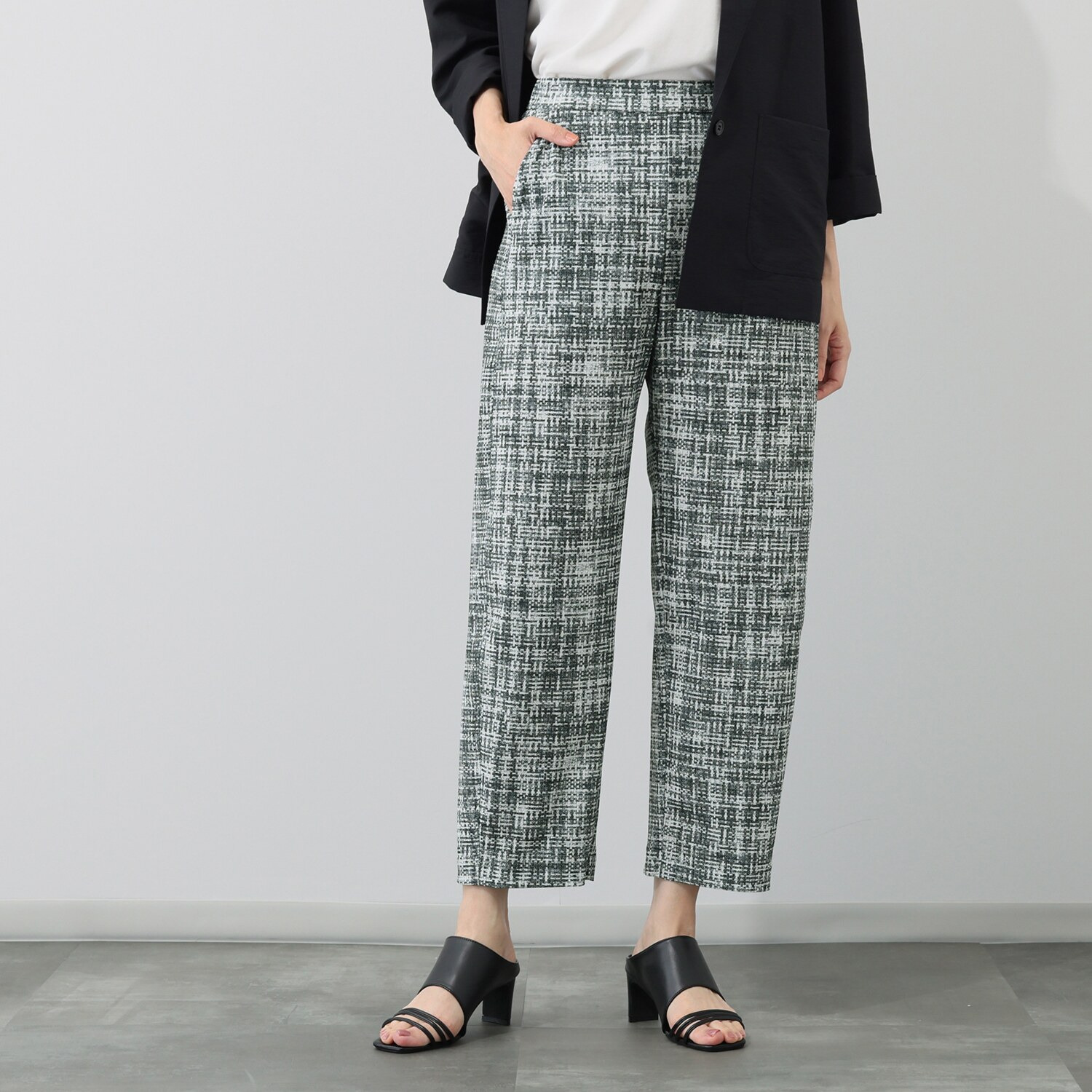 ラ・シュシュ ＵＶカット・吸水速乾 脚のラインを きれいに見せてくれる そよ風３Ｄ カーヴィーパンツ