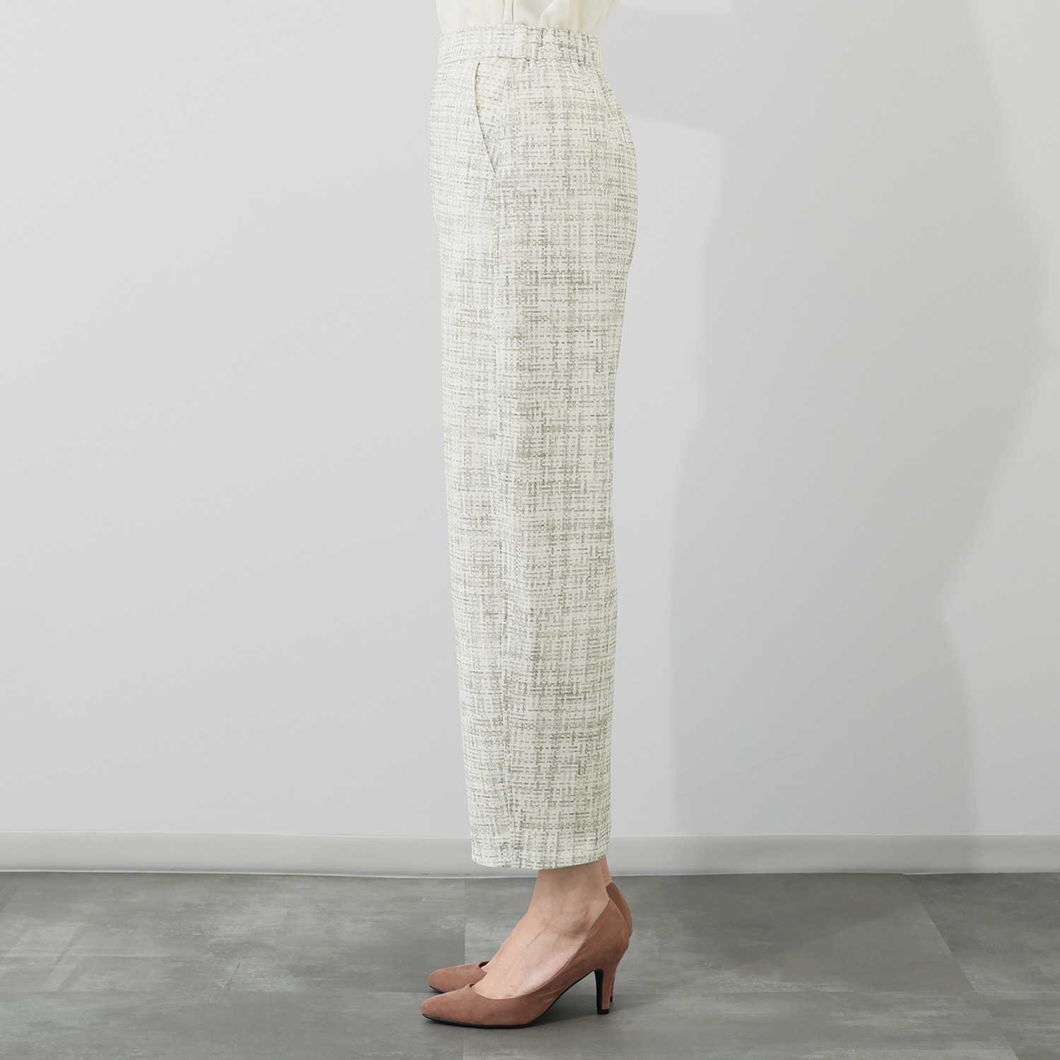 ラ・シュシュ ＵＶカット・吸水速乾 脚のラインを きれいに見せてくれる そよ風３Ｄ カーヴィーパンツ