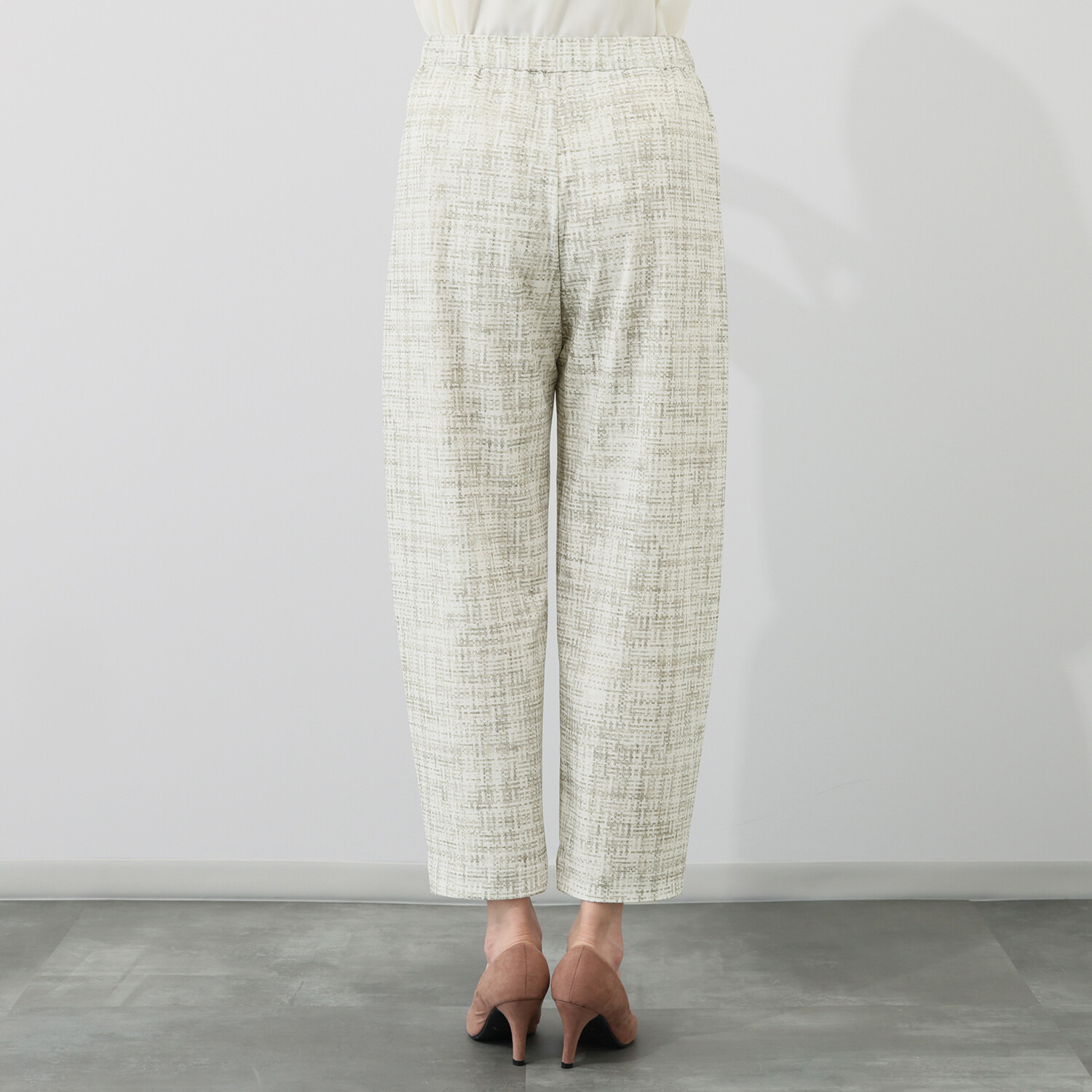 ラ・シュシュ ＵＶカット・吸水速乾 脚のラインを きれいに見せてくれる そよ風３Ｄ カーヴィーパンツ