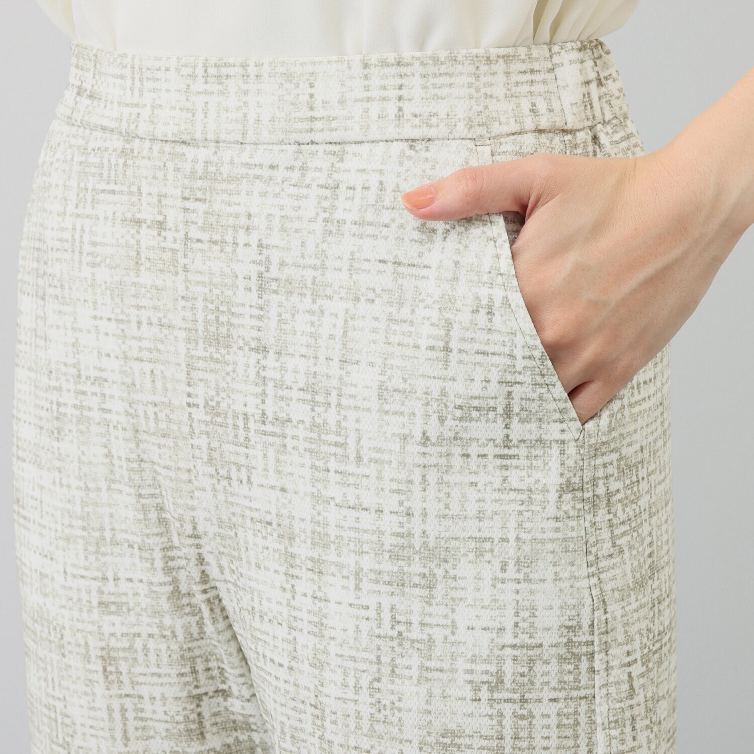 ラ・シュシュ ＵＶカット・吸水速乾 脚のラインを きれいに見せてくれる そよ風３Ｄ カーヴィーパンツ