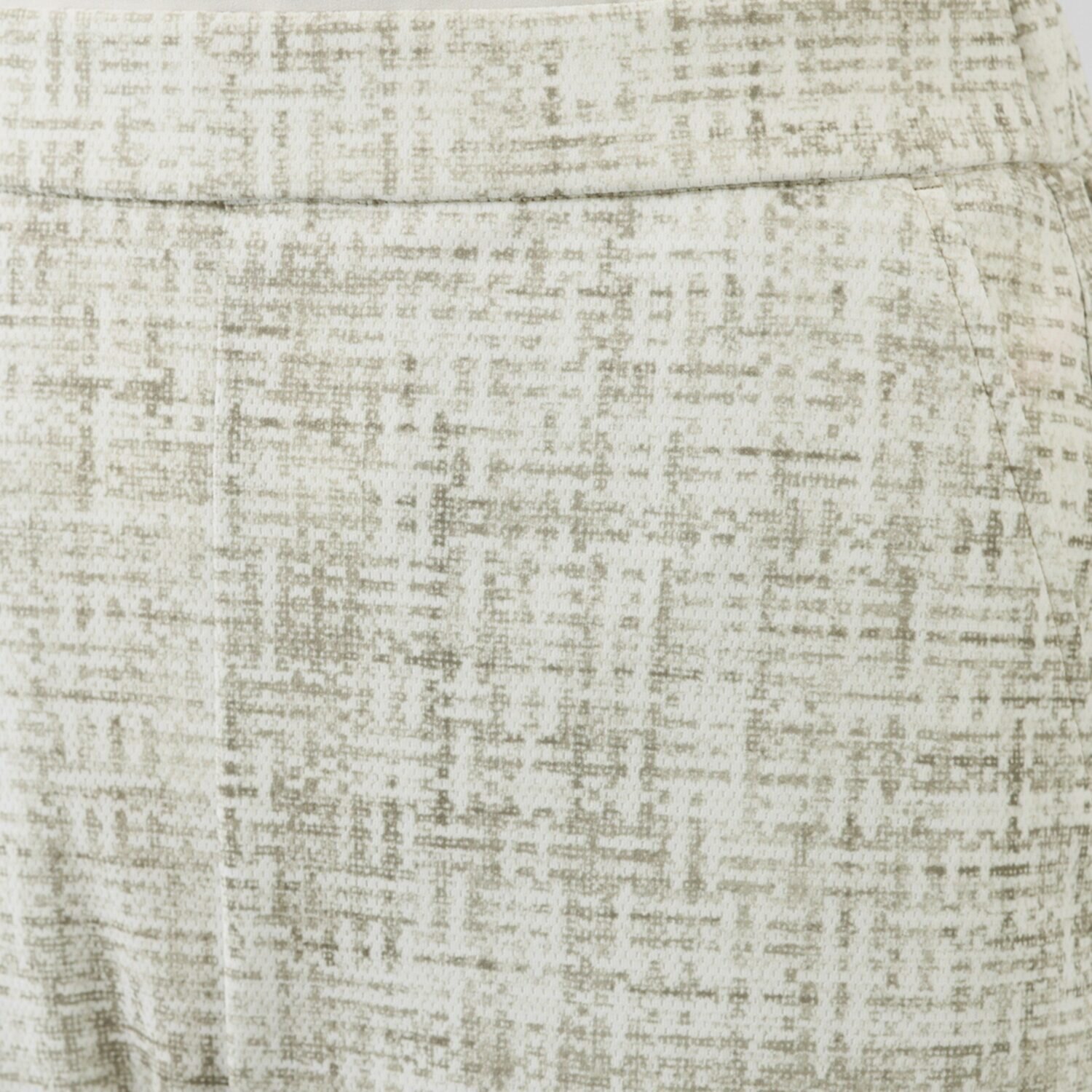 ラ・シュシュ ＵＶカット・吸水速乾 脚のラインを きれいに見せてくれる そよ風３Ｄ カーヴィーパンツ