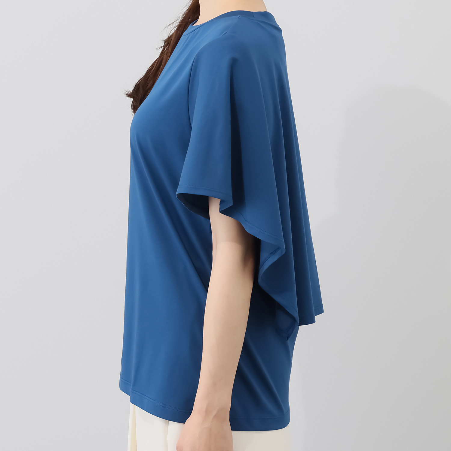 タマミ　ワタナベ ジャージーマントＴシャツ “ポウズ　ドゥ パピヨン”