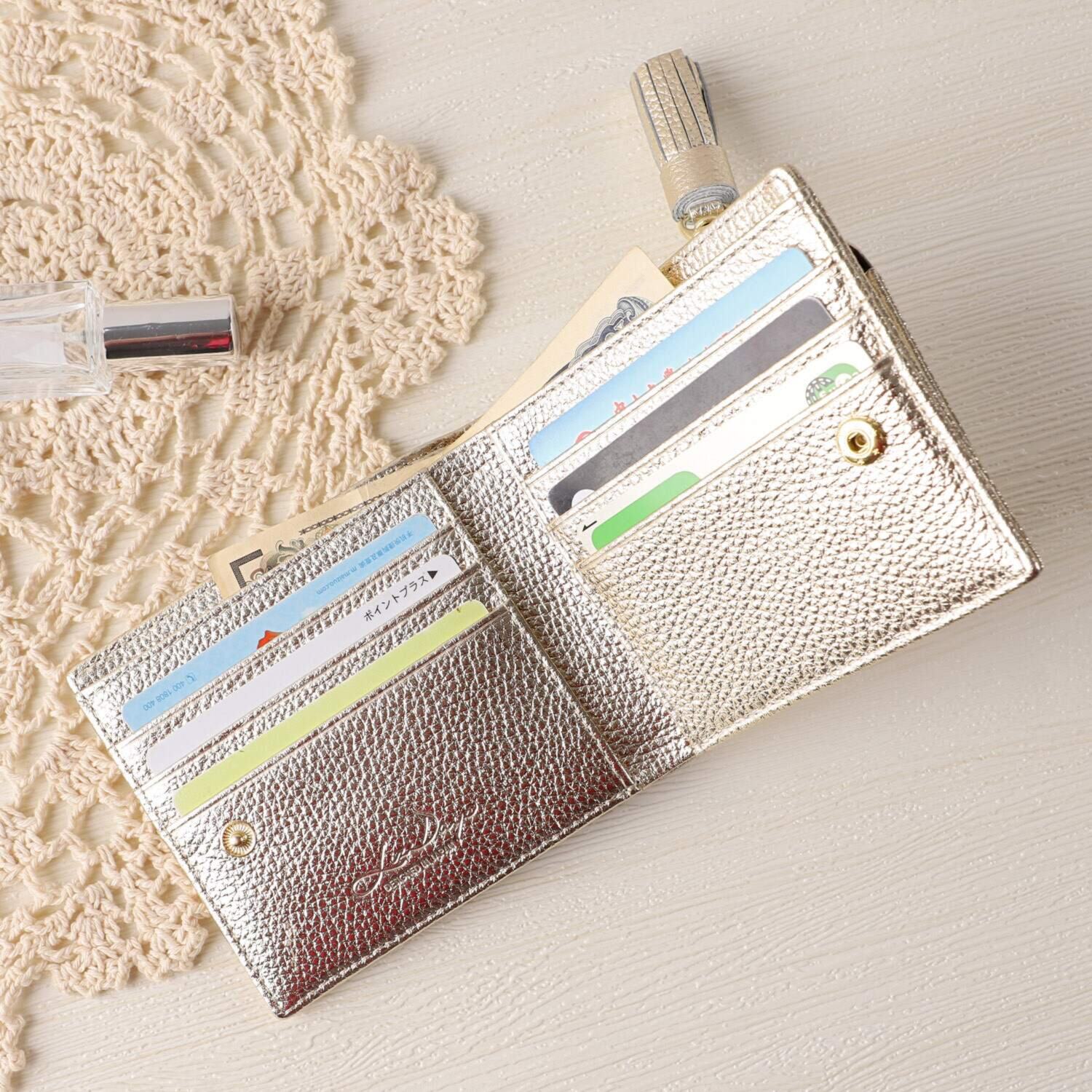 リズデイズ 牛革タッセル 二つ折り財布