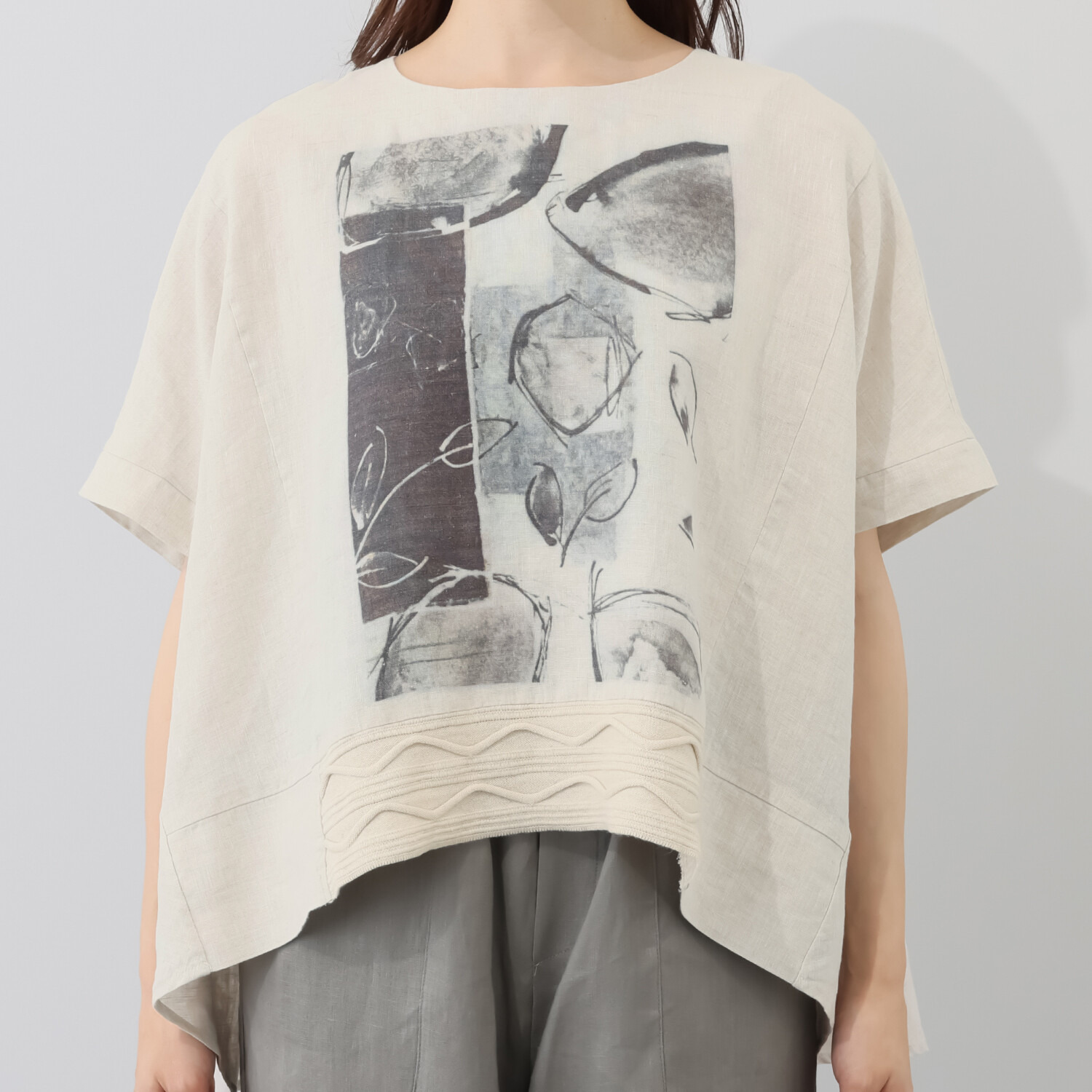 ヨシヨシ バイ　ピージェイ ウォッシャブル麻素材 ニットパーツドッキング プリント加工入り リラックスシルエット デザインプルオーバー