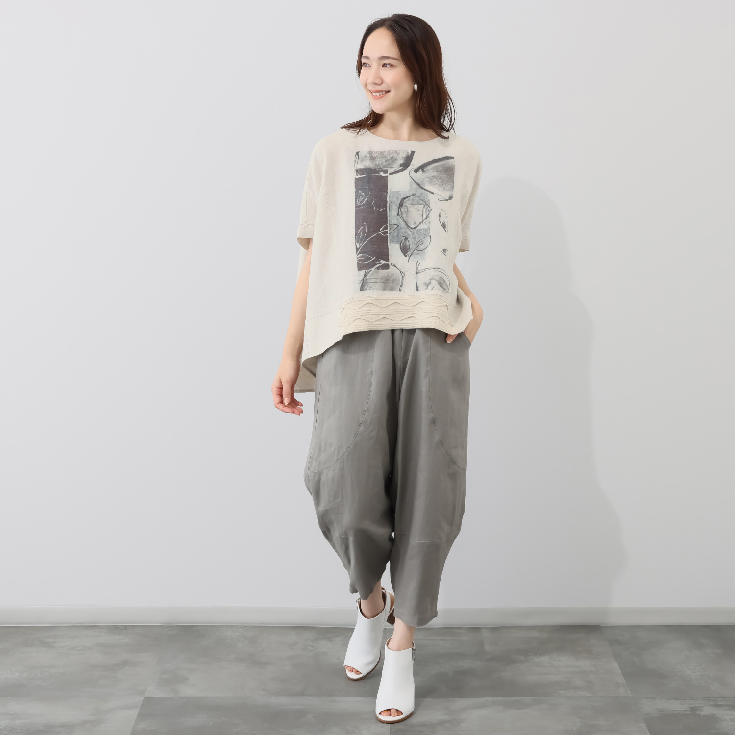 ヨシヨシ バイ　ピージェイ ウォッシャブル麻素材 ニットパーツドッキング プリント加工入り リラックスシルエット デザインプルオーバー