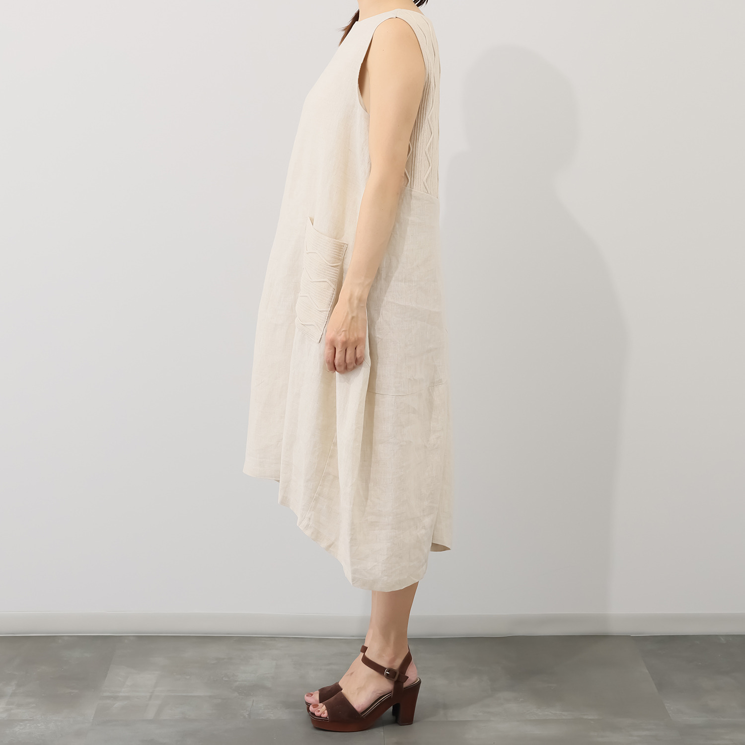 ヨシヨシ バイ　ピージェイ ウォッシャブル麻素材 ニットパーツドッキング Ａラインシルエット デザインワンピース
