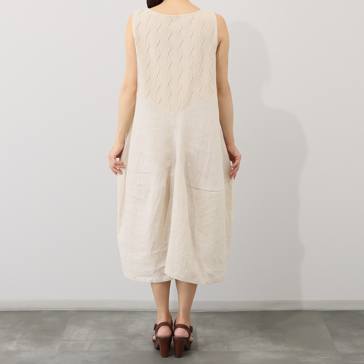 ヨシヨシ バイ　ピージェイ ウォッシャブル麻素材 ニットパーツドッキング Ａラインシルエット デザインワンピース