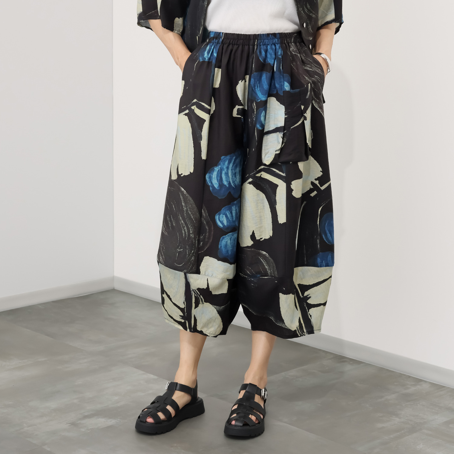 ヨシヨシ バイ　ピージェイ プリント生地使用 パネル切替デザイン リラックスフィット ワイドパンツ