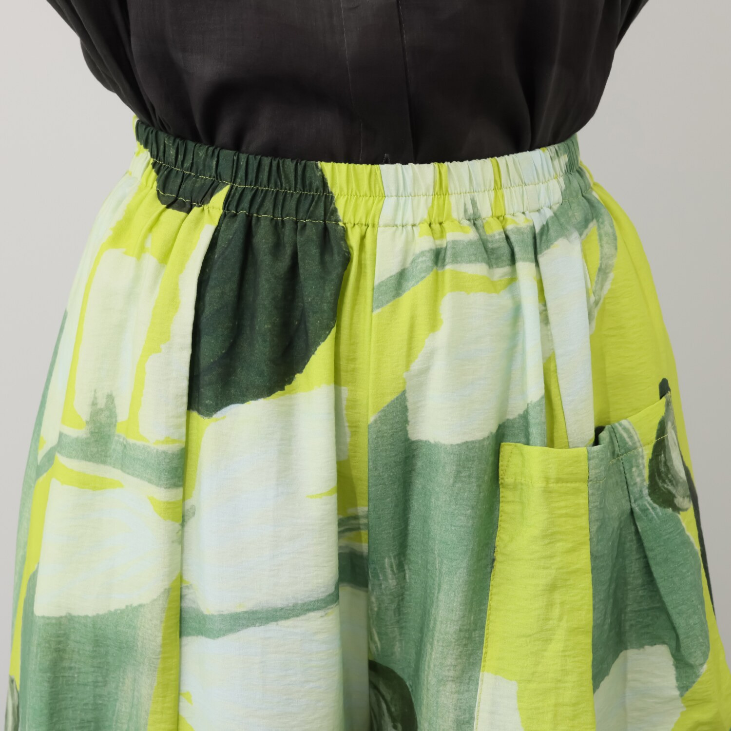 ヨシヨシ バイ　ピージェイ プリント生地使用 パネル切替デザイン リラックスフィット ワイドパンツ