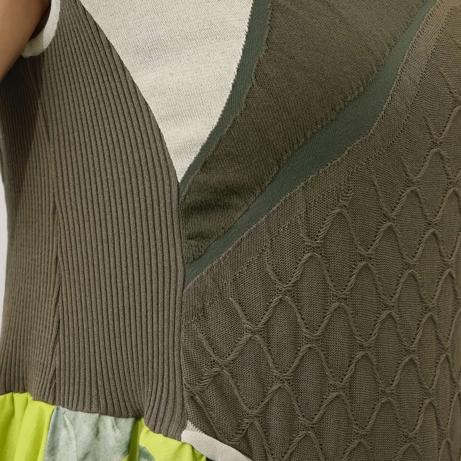 ヨシヨシ バイ　ピージェイ プリント生地使用 ニットパーツドッキング ノースリーブ デザインワンピース