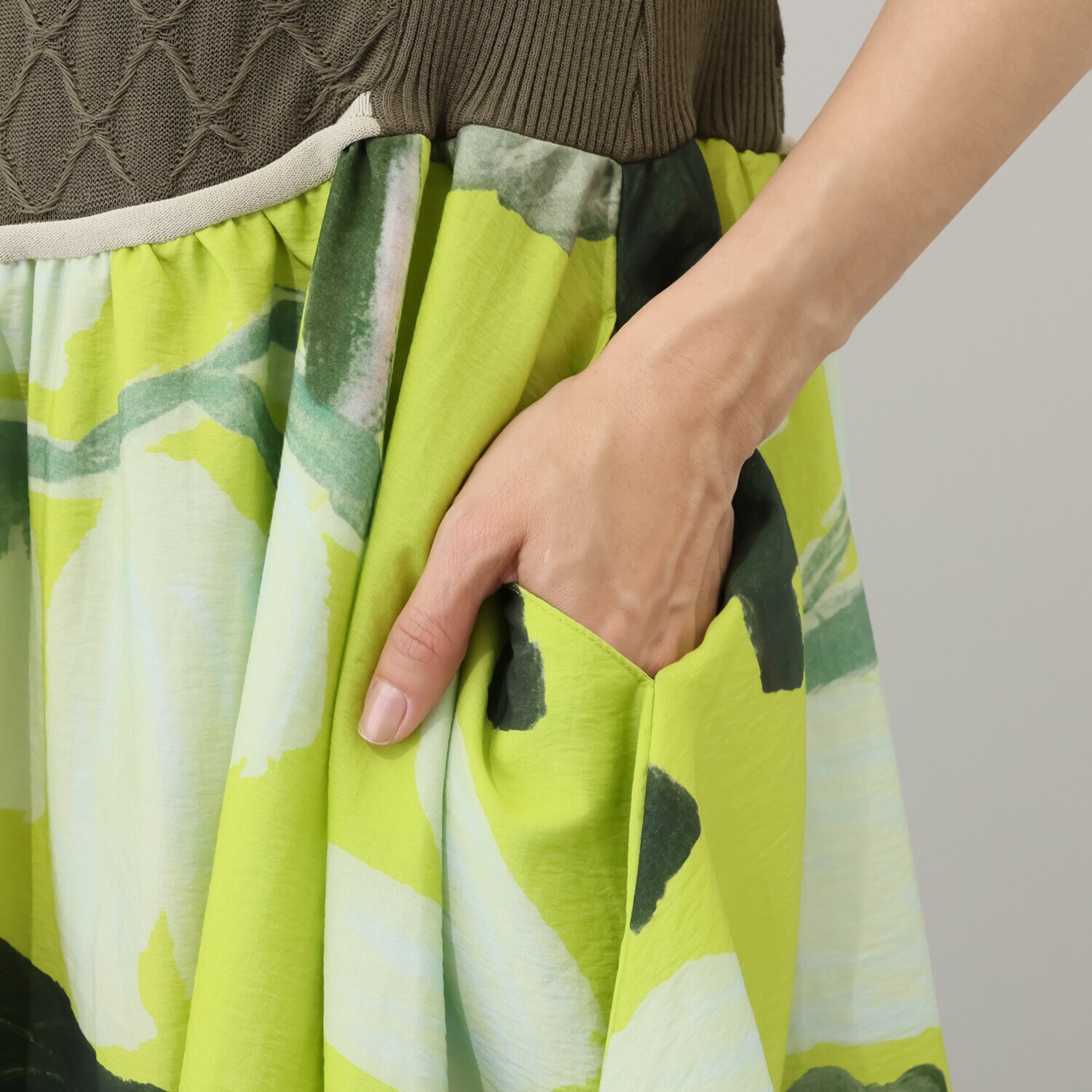 ヨシヨシ バイ　ピージェイ プリント生地使用 ニットパーツドッキング ノースリーブ デザインワンピース