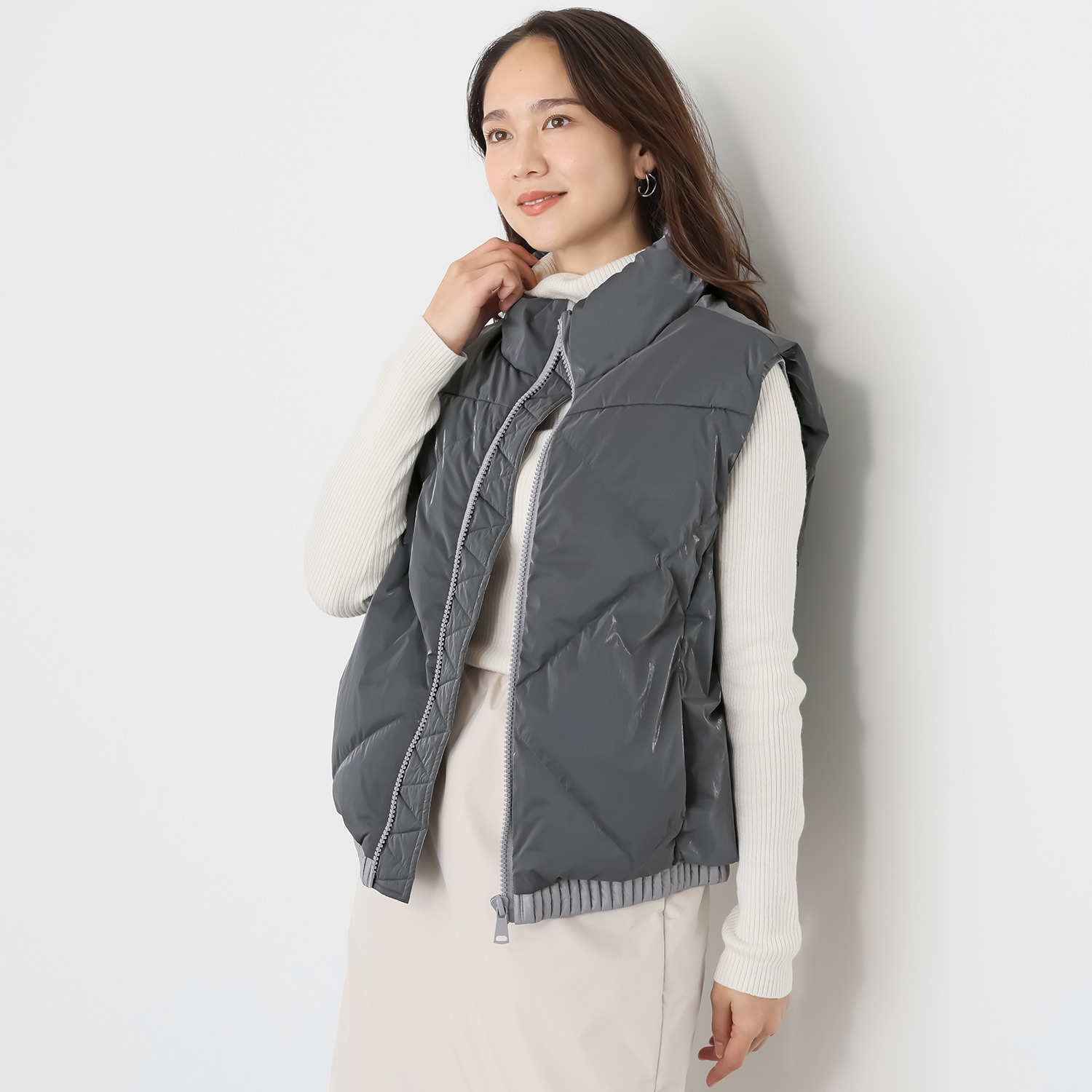 スタイルフライ シャイニー配色 パネルキルト 裾シャーリング スタンドカラーベスト