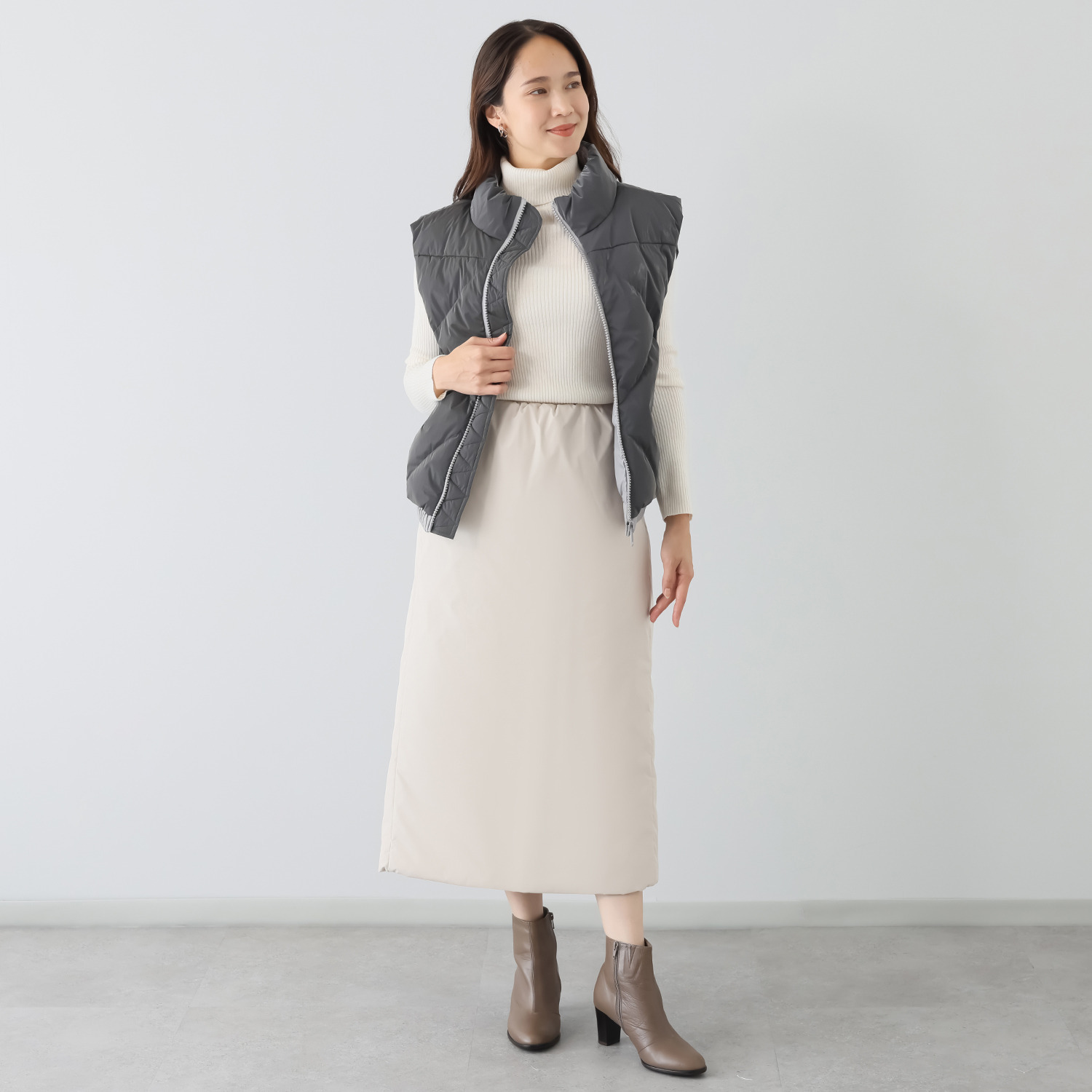 スタイルフライ シャイニー配色 パネルキルト 裾シャーリング スタンドカラーベスト