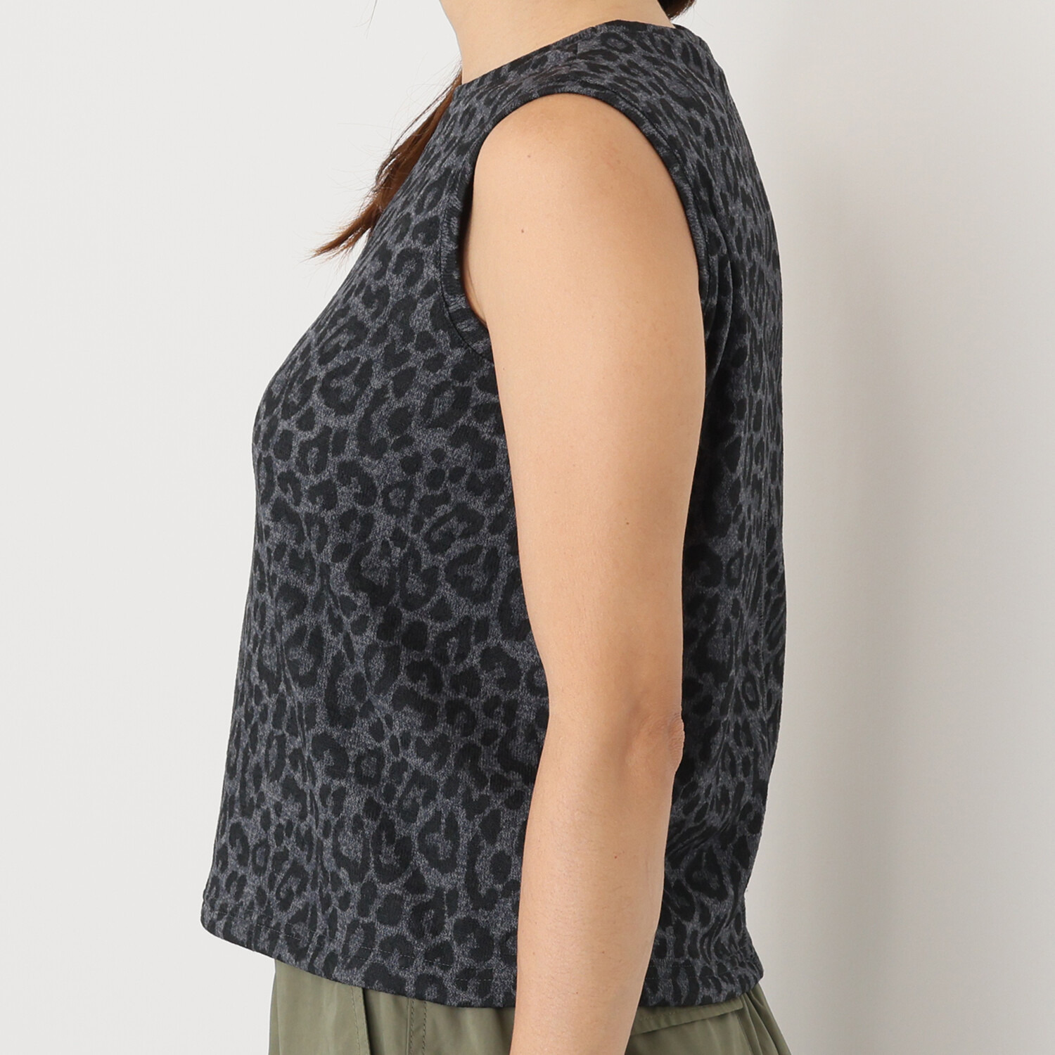 シャビージェンティール レオパード柄プリント ノースリーブプルオーバー