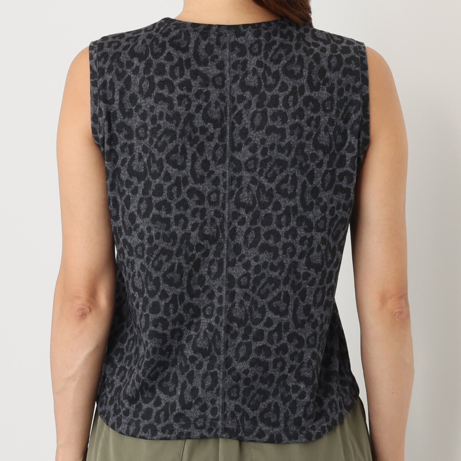 シャビージェンティール レオパード柄プリント ノースリーブプルオーバー