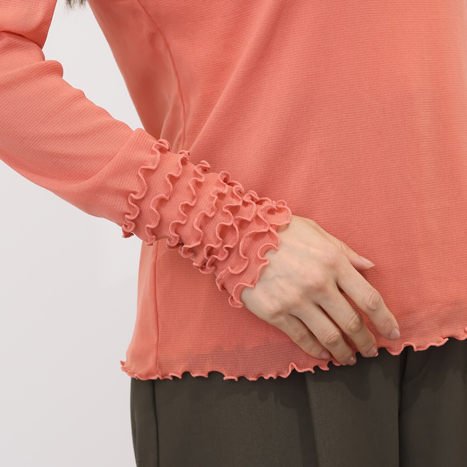 メッシュウィッシュ やわらか！　さらっと！ メッシュ素材！ ８段フリルプルオーバー