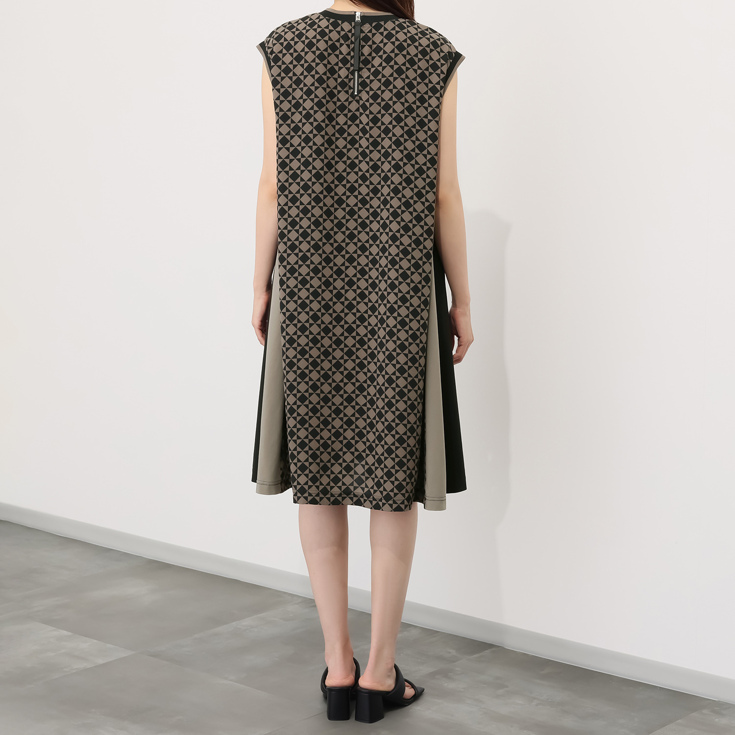 スタイル・ラヴィー 幾何学×無地 単体でもダブルボトムでも 夏に活躍 ワンピース