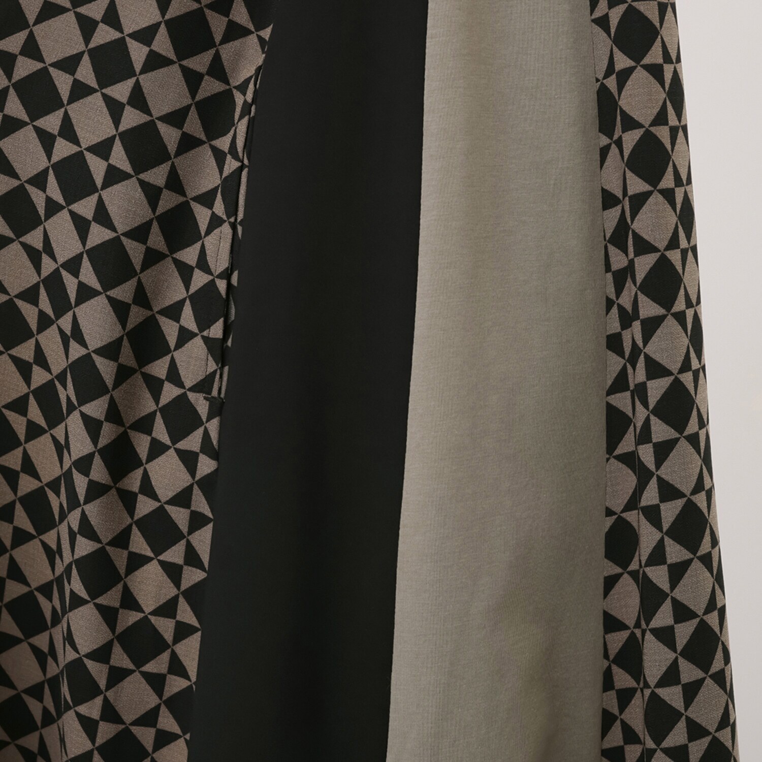 スタイル・ラヴィー 幾何学×無地 単体でもダブルボトムでも 夏に活躍 ワンピース