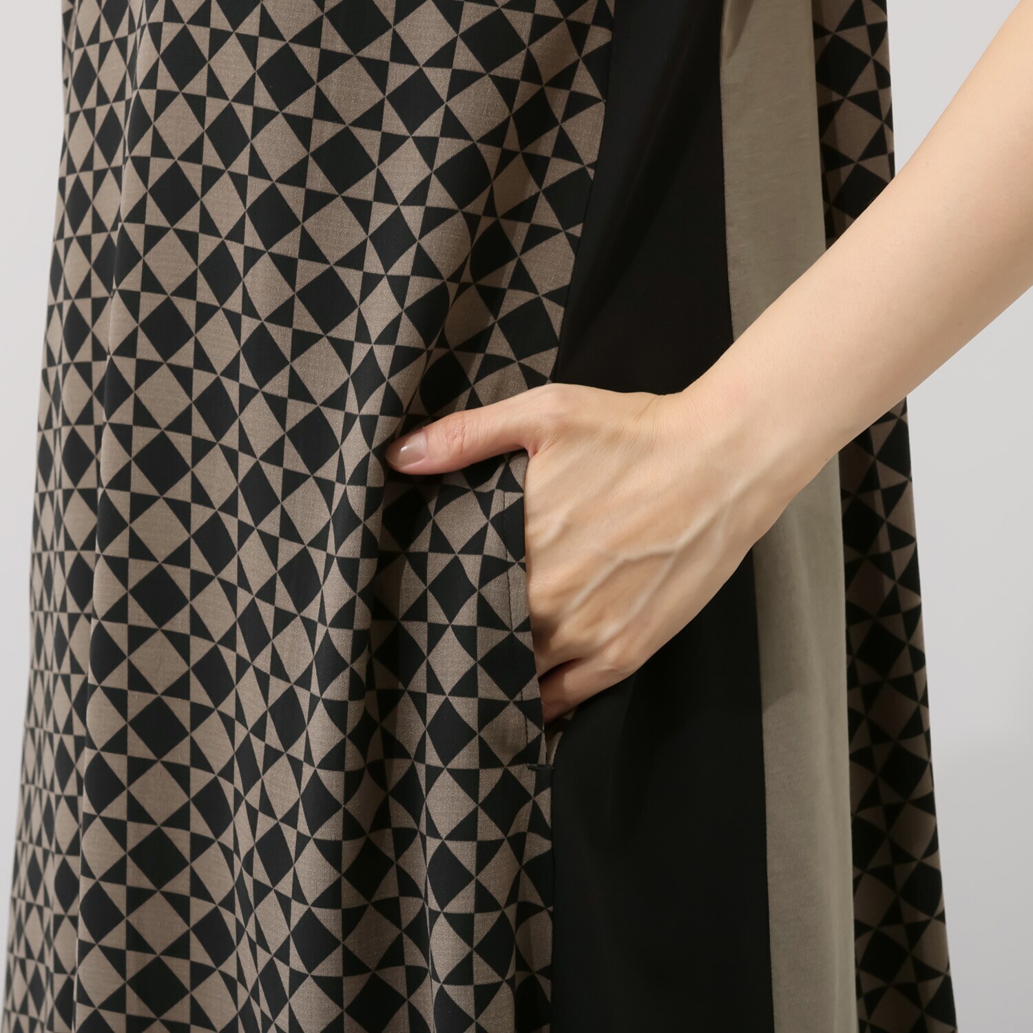 スタイル・ラヴィー 幾何学×無地 単体でもダブルボトムでも 夏に活躍 ワンピース