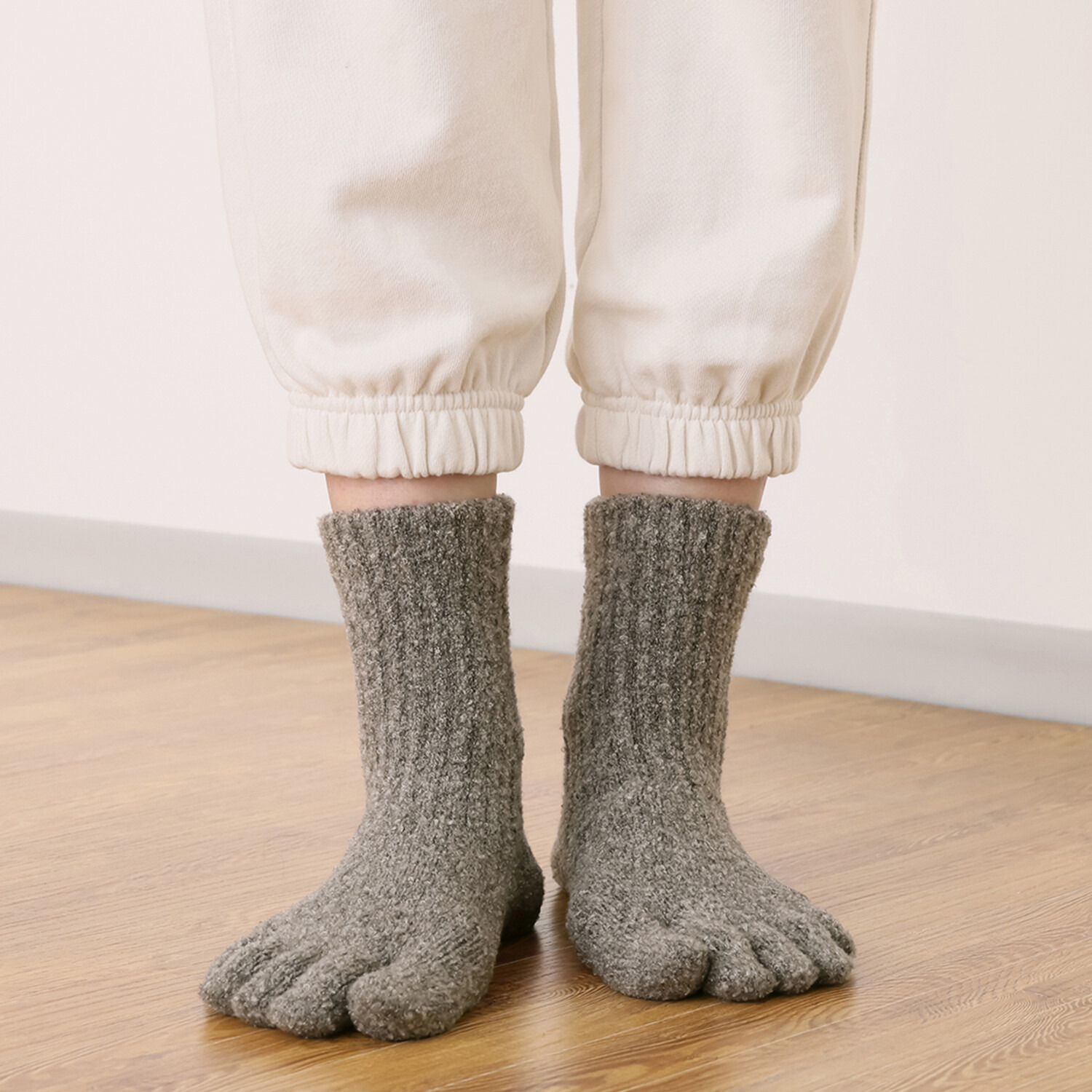 手ぶくろ職人のこだわり！ 指先までふわふわ裏起毛の モコモコあったか ５本指ソックス 同色２足セット