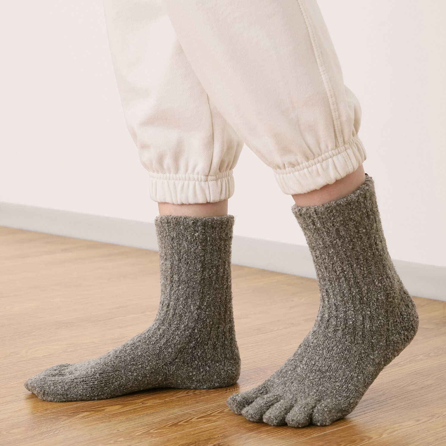 手ぶくろ職人のこだわり！ 指先までふわふわ裏起毛の モコモコあったか ５本指ソックス 同色２足セット