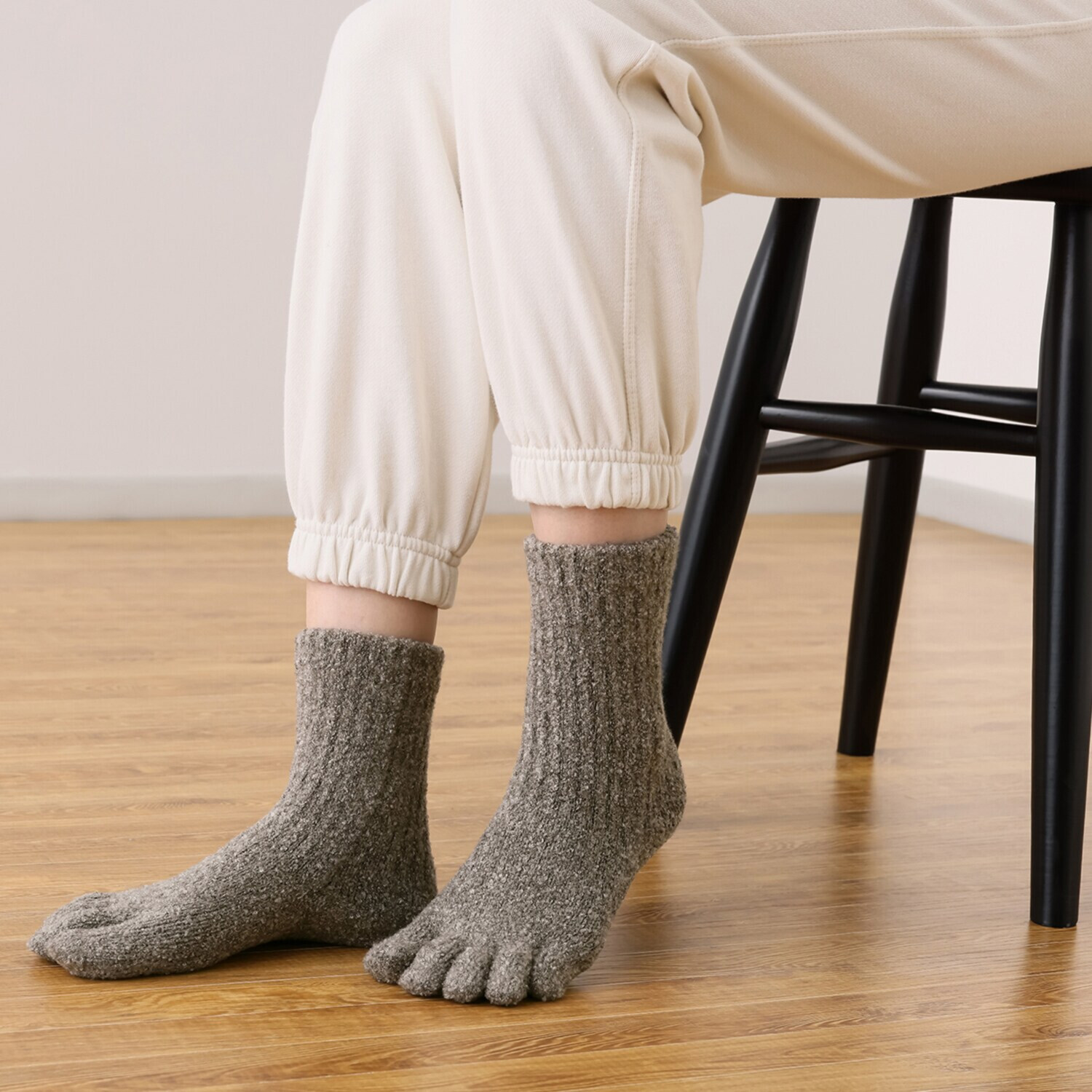 手ぶくろ職人のこだわり！ 指先までふわふわ裏起毛の モコモコあったか ５本指ソックス 同色２足セット