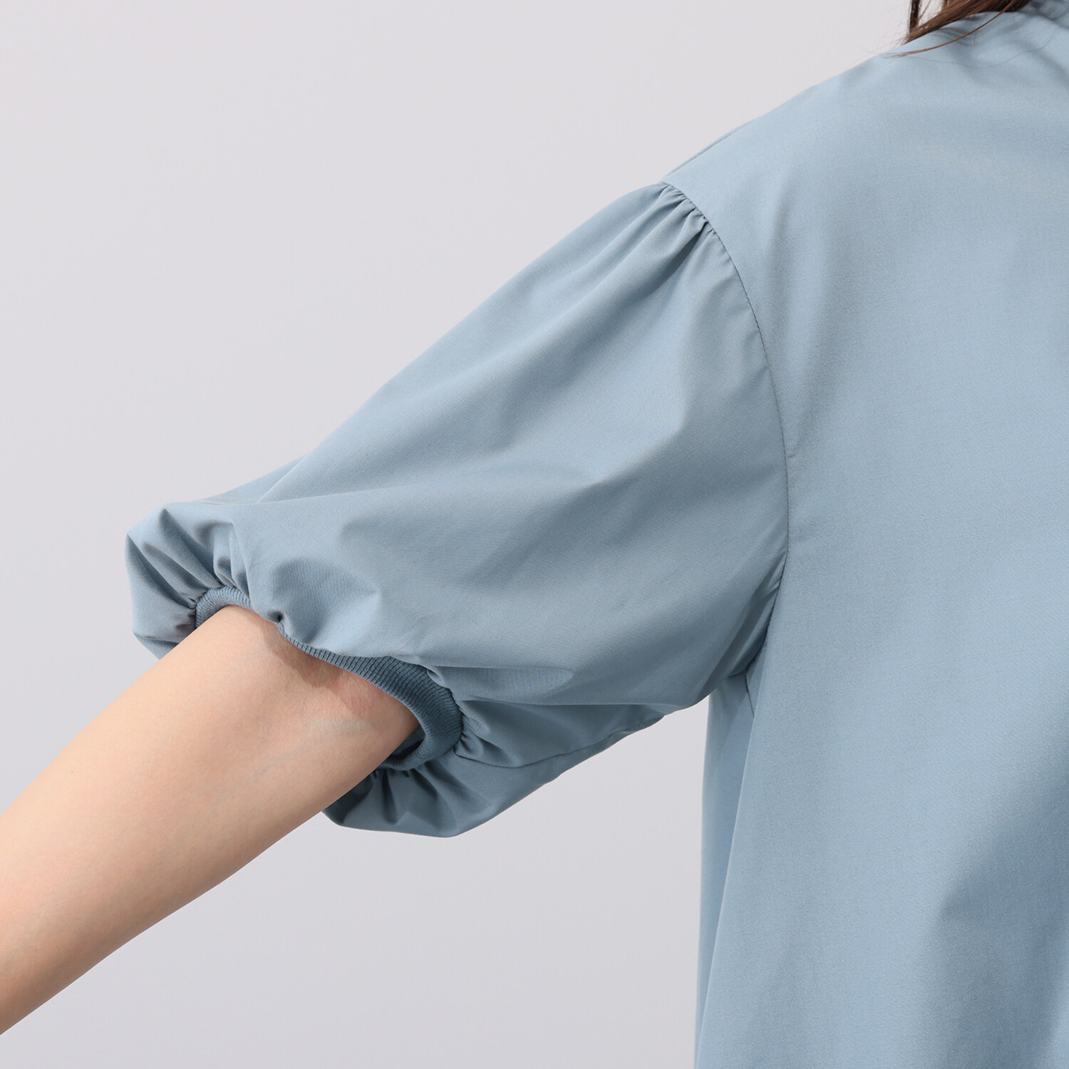 リサリサ パール調ボタンアクセント 袖コンシャス チュニックブラウス