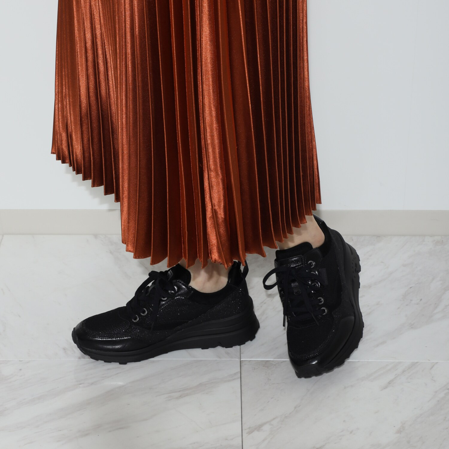 ブソラ 山羊革コンビ 軽量ＮＥＷ　ＢＭＳソール ヒールアップスニーカー