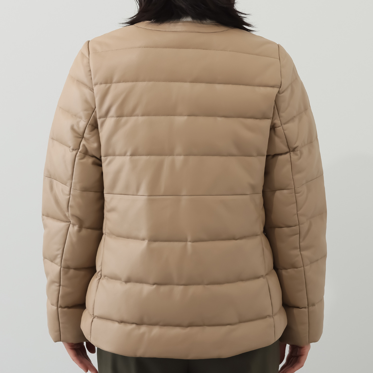 元町ゼラール ソフトラムレザー ラウンドヘムデザイン ノーカラー ダウンジャケット