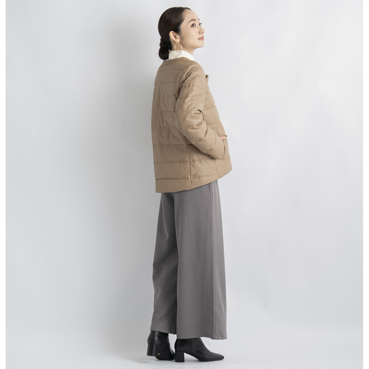 元町ゼラール ソフトラムレザー ラウンドヘムデザイン ノーカラー ダウンジャケット