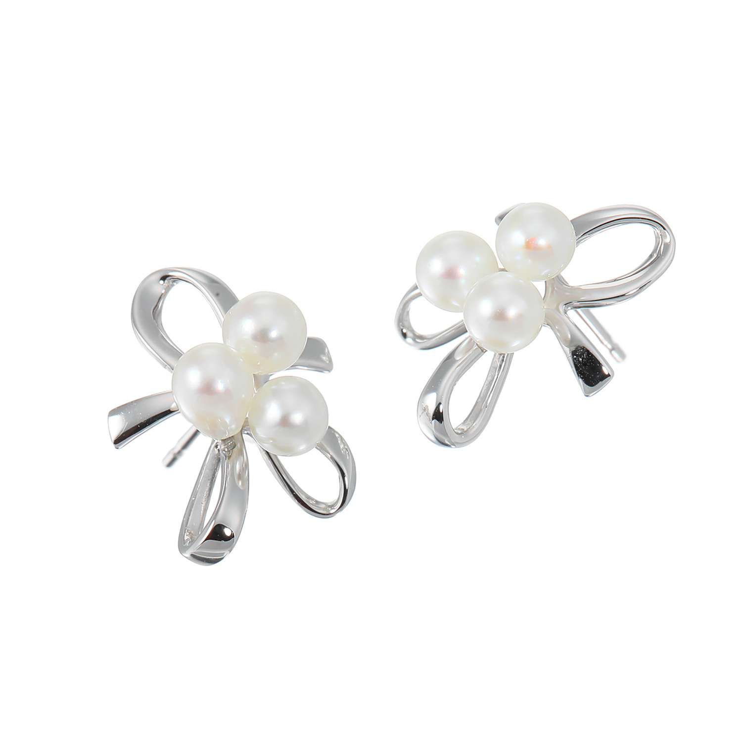 パール　ユリマ ハロン湾産 無調色越物 ベビーアコヤパール リボンモティーフ イヤリング／ピアス