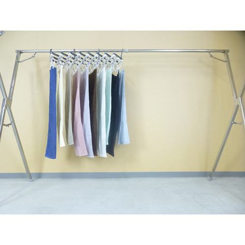 洗濯物に合わせて 伸び縮み可能 伸縮式ハンガー 引っ張るだけで 簡単取りこみ ＜２９Ｐ＞