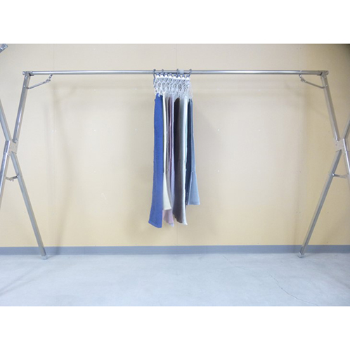 洗濯物に合わせて 伸び縮み可能 伸縮式ハンガー 引っ張るだけで 簡単取りこみ ＜２９Ｐ＞