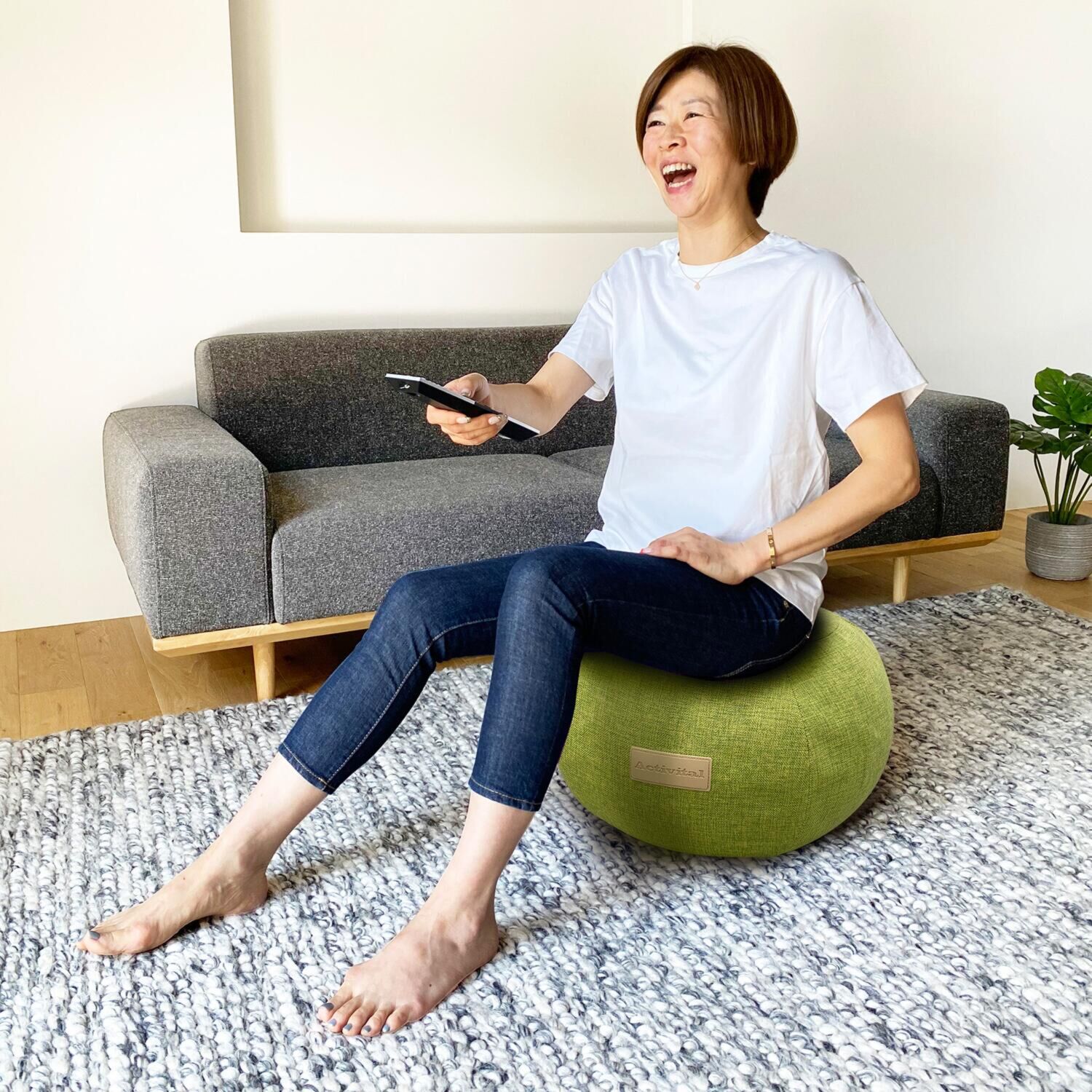 座ってゆらゆら ＜ながら＞で出来る 股関節ストレッチ！ アクティバイタル エクササイズ　プフ