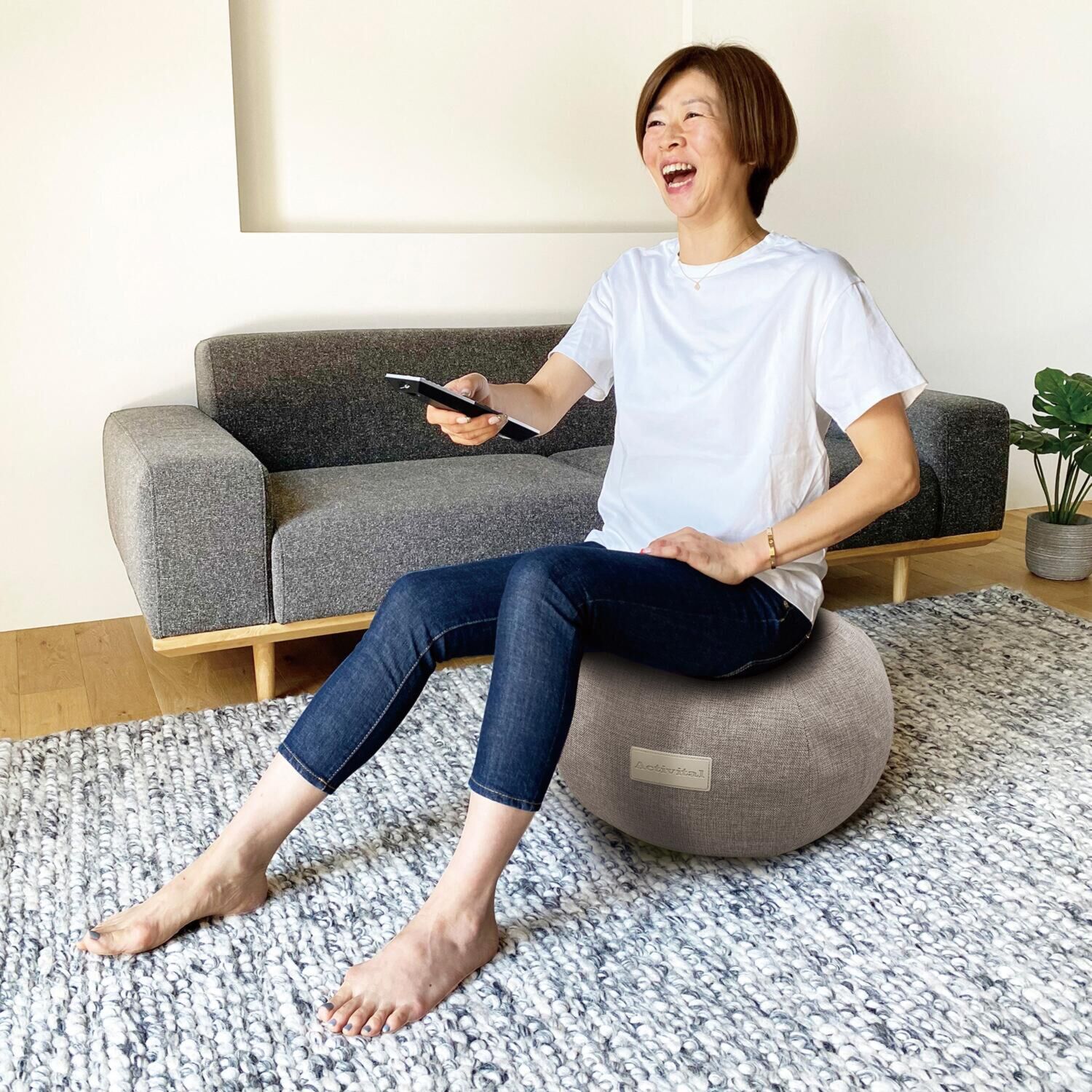 座ってゆらゆら ＜ながら＞で出来る 股関節ストレッチ！ アクティバイタル エクササイズ　プフ