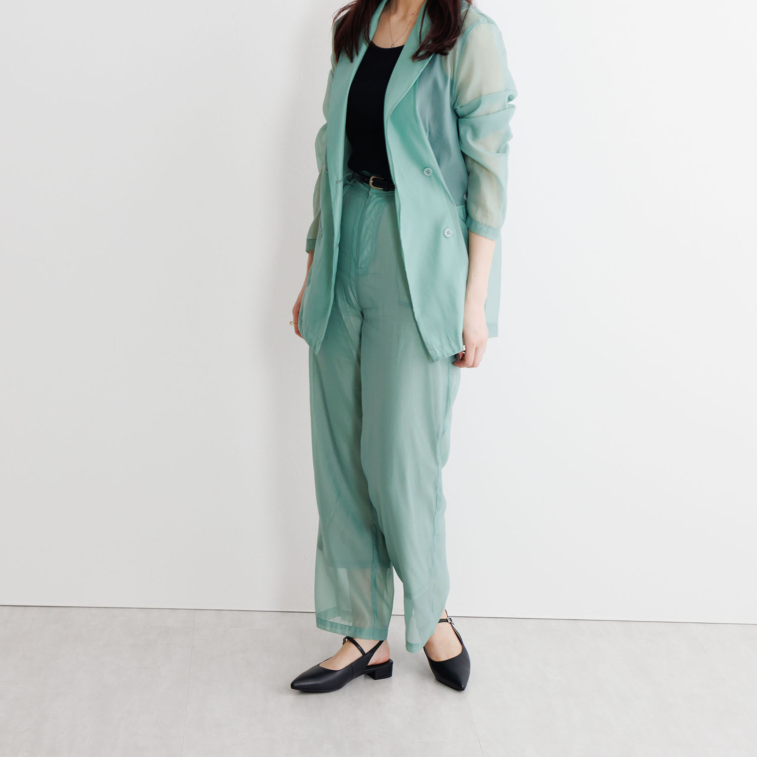 ニカル ポインテッドトゥ バックベルトパンプス