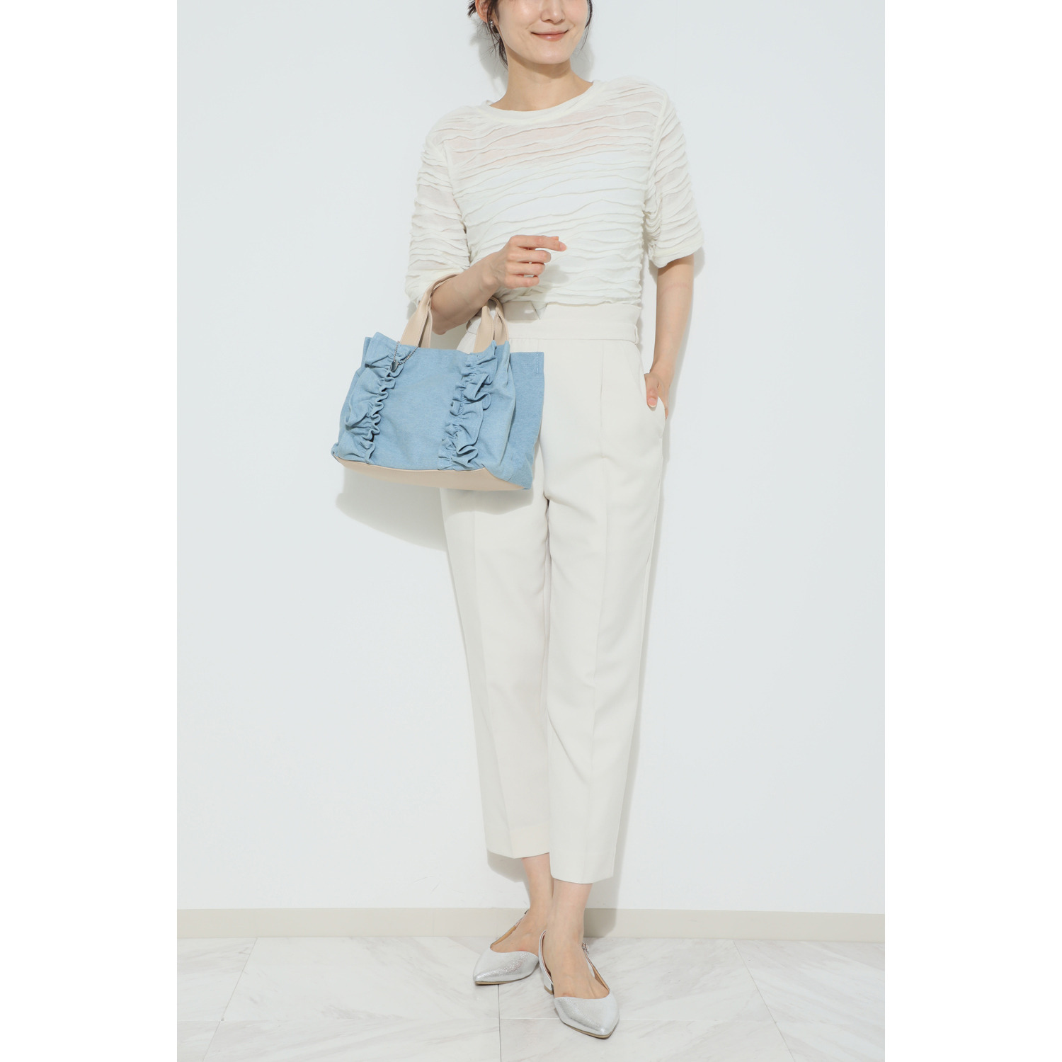 ラルジュ チャーム付 軽量フリルトートバッグ