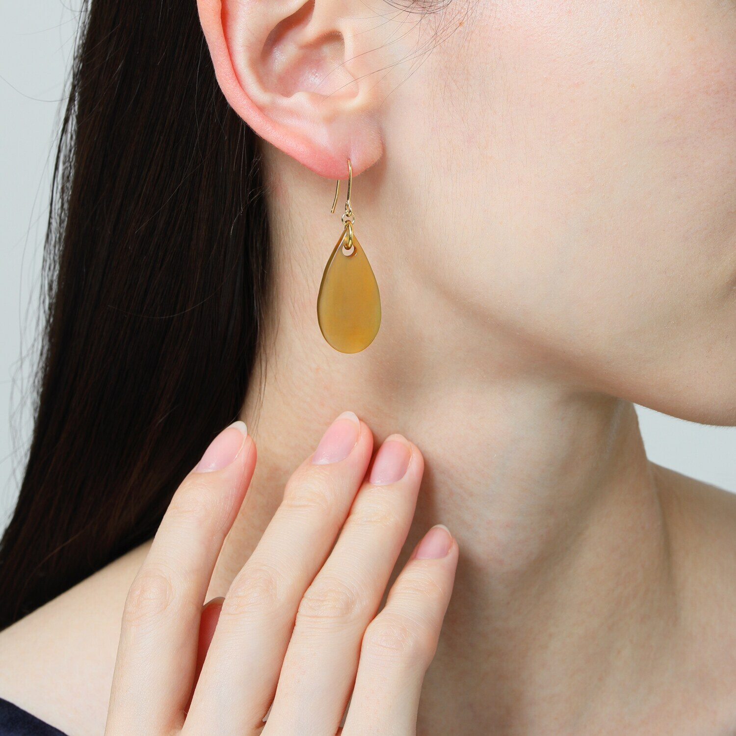 グレイスモア 水牛 ドロップモティーフ スウィング イヤリング／ピアス