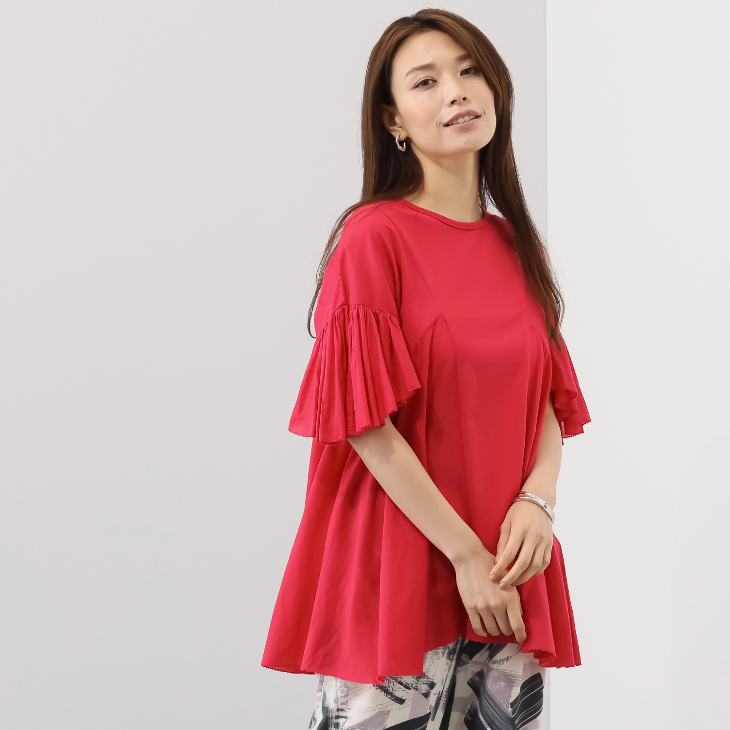 ナディー　バイ　アユーシ コットンボイル 涼しい透け感と光沢の カットソープルオーバー