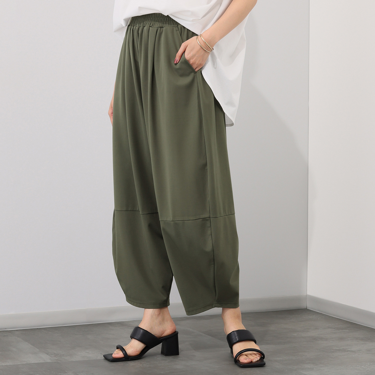 アンブリエ 接触冷感 バレルレッグパンツ