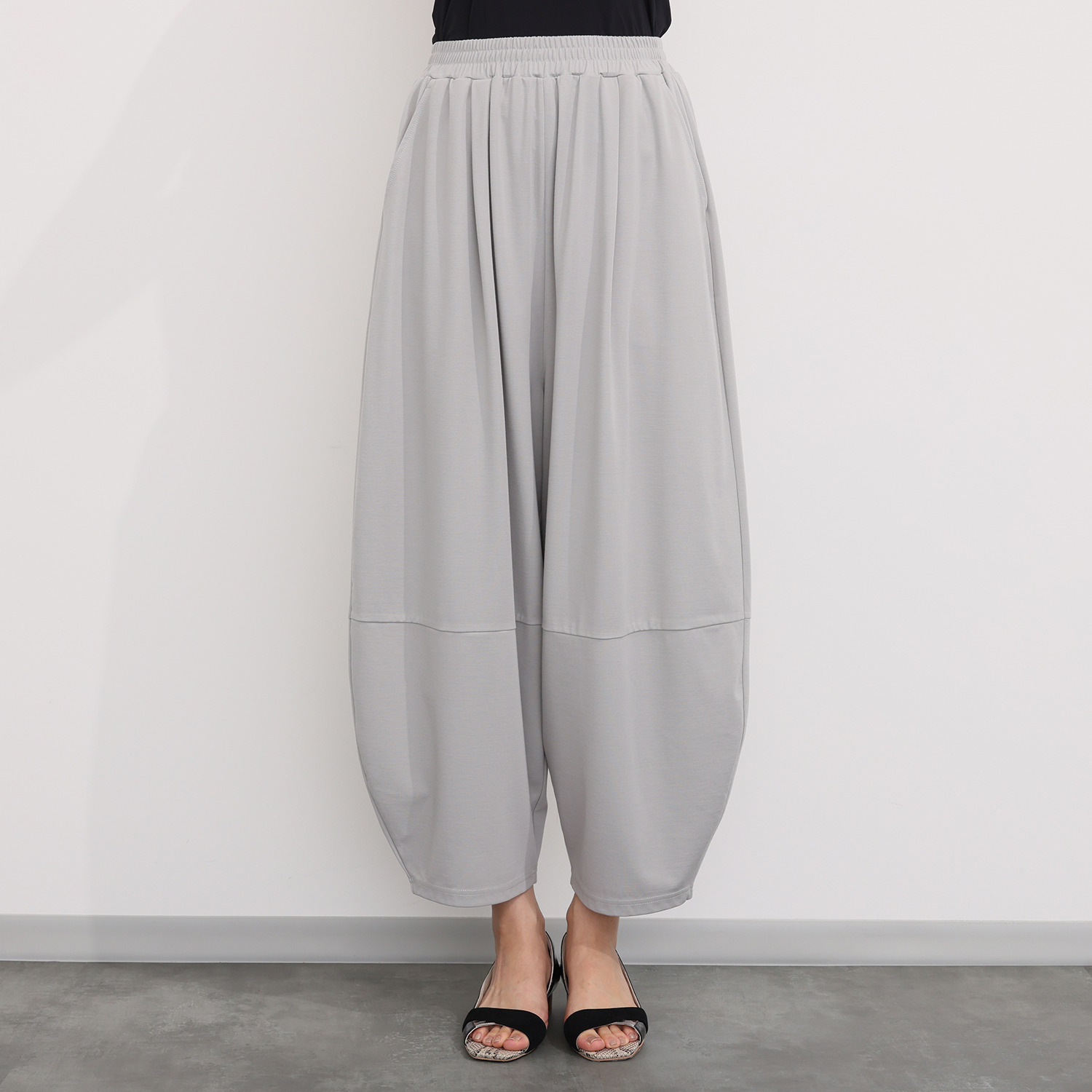 アンブリエ 接触冷感 バレルレッグパンツ