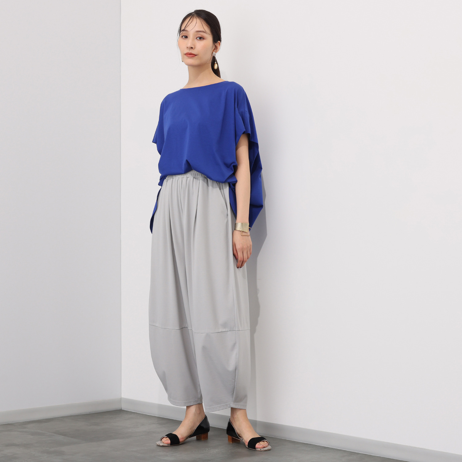 アンブリエ 接触冷感 バレルレッグパンツ