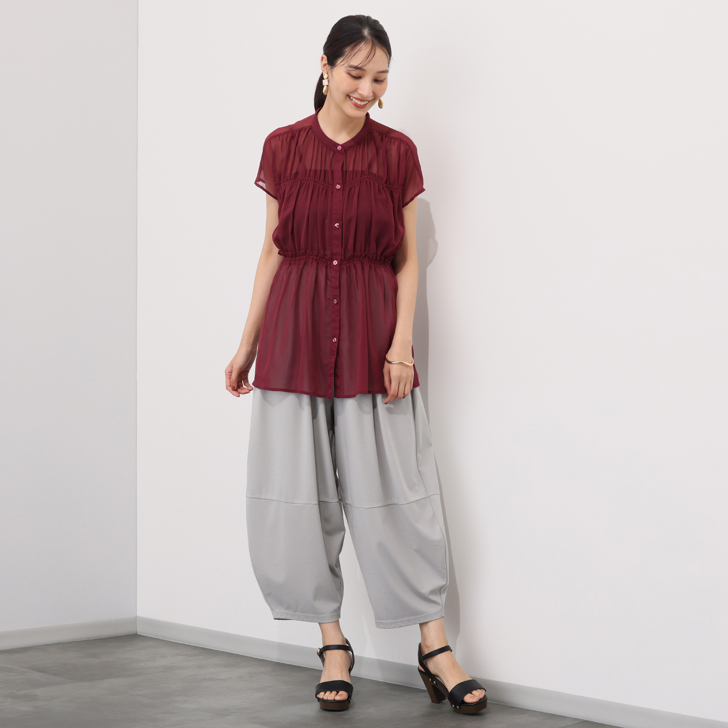 アンブリエ 接触冷感 バレルレッグパンツ