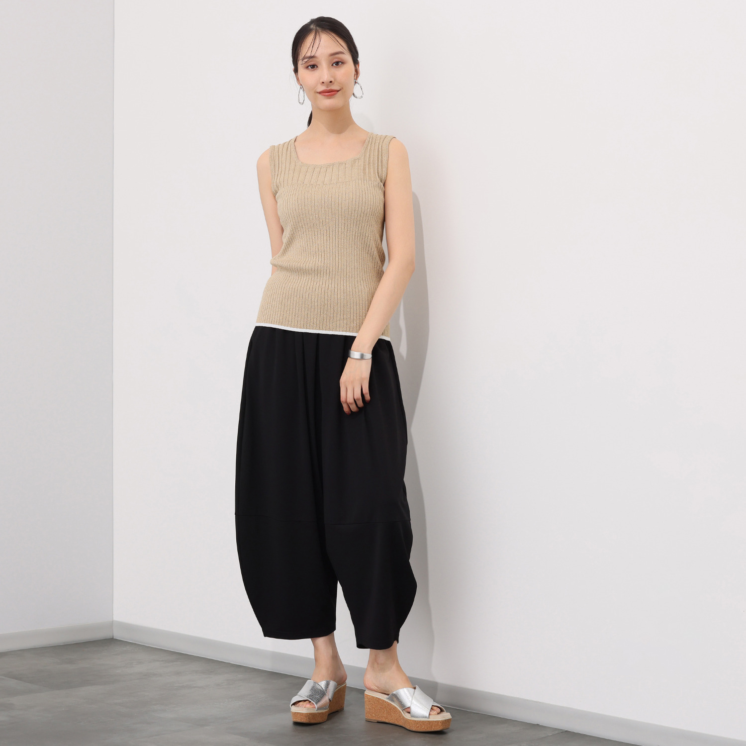 アンブリエ 接触冷感 バレルレッグパンツ