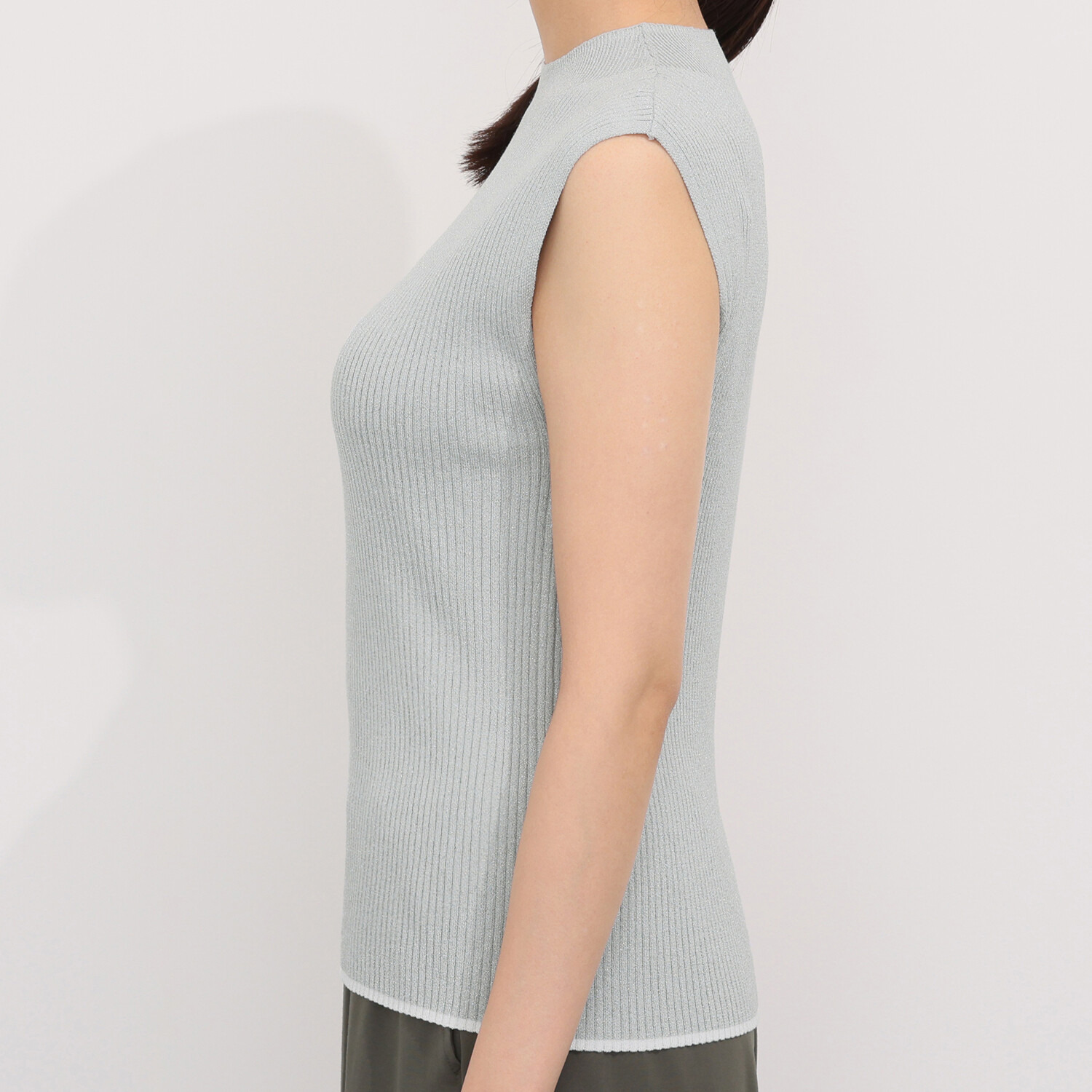 アンブリエ モックネック ラメリブタンクトップ